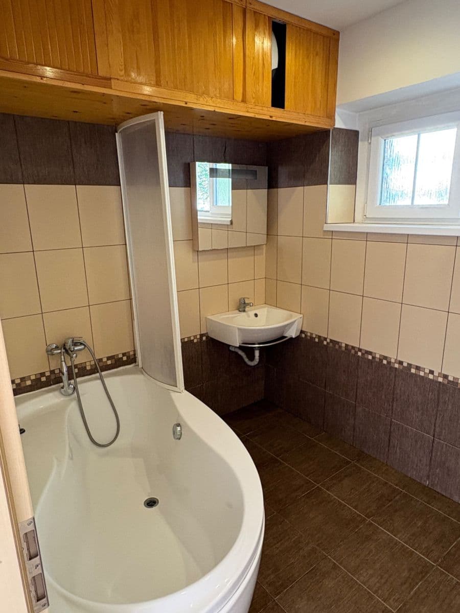 Prenájom bytu 1-izbový 55 m², Mezidomí, Ústí nad Labem, Ústecký kraj Prenájom bytu 1-izbový 55 m², Mezidomí, Ústí nad Labem, Ústecký kraj