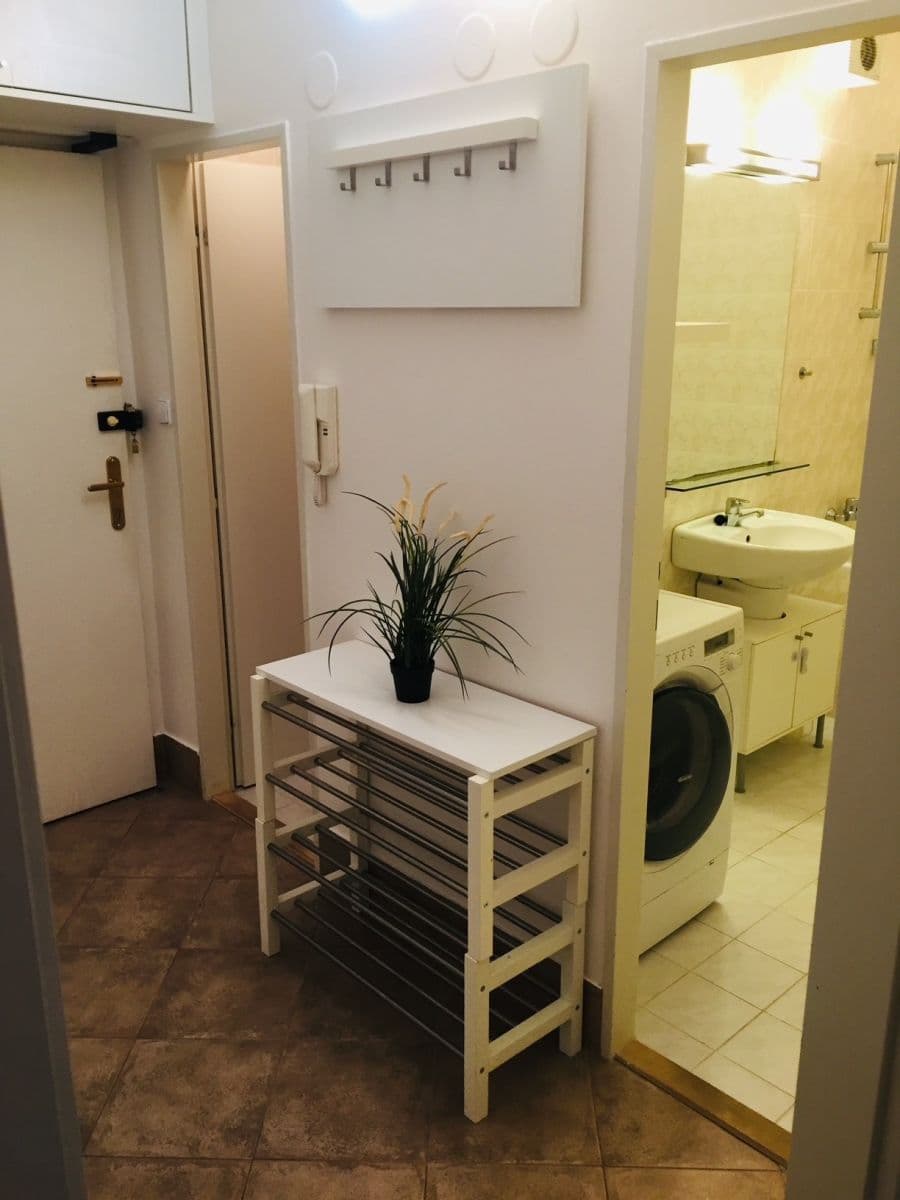 Prenájom bytu 2-izbový 42 m², U Zahradního města, Praha, Praha Prenájom bytu 2-izbový 42 m², U Zahradního města, Praha, Praha
