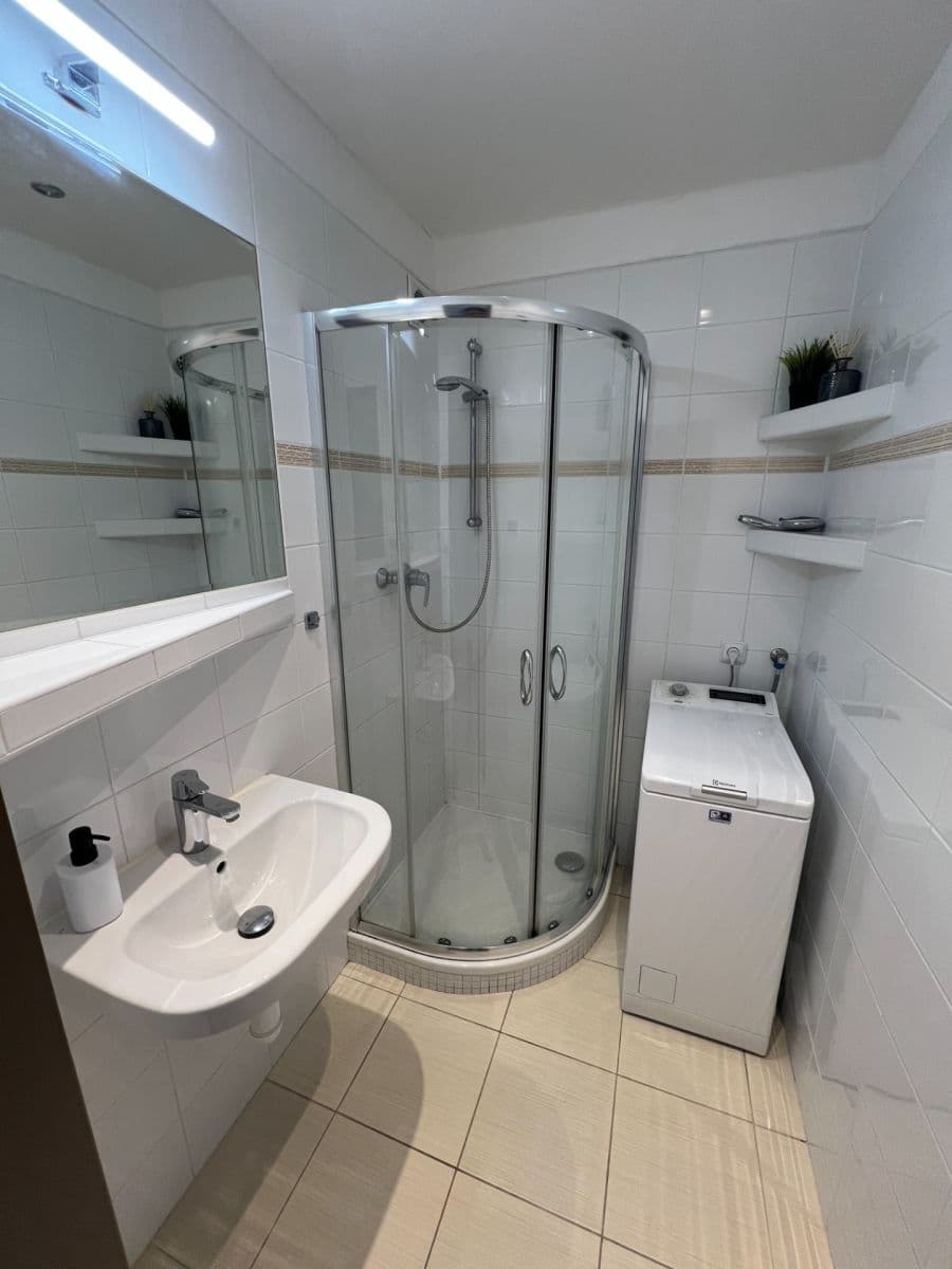 Prenájom bytu 2-izbový 44 m², K Rovinám, Praha, Praha Prenájom bytu 2-izbový 44 m², K Rovinám, Praha, Praha