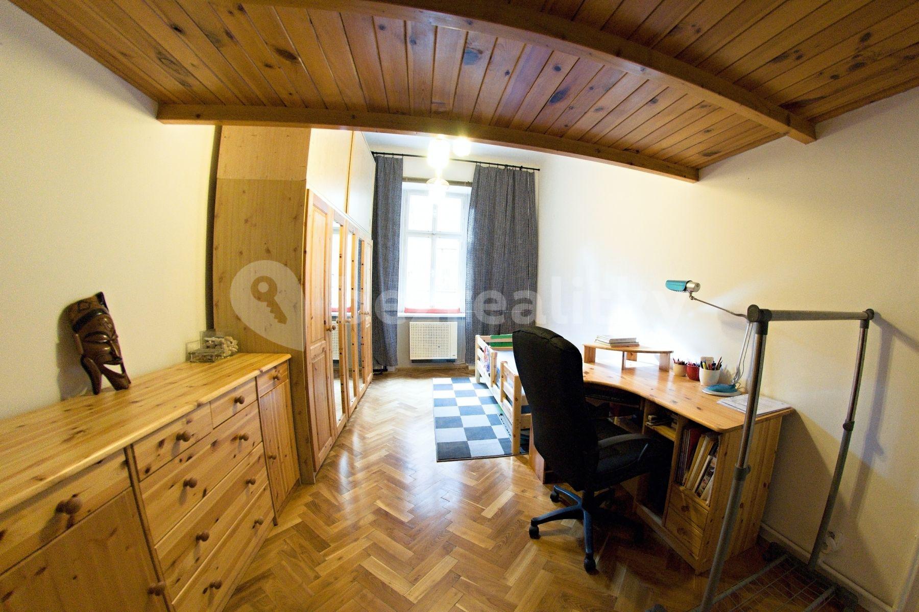 Prenájom bytu 2-izbový 60 m², Pernerova, Praha, Praha