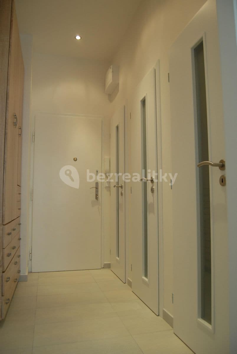 Prenájom bytu Garsoniéra 37 m², 5. května, Praha, Praha Prenájom bytu Garsoniéra 37 m², 5. května, Praha, Praha