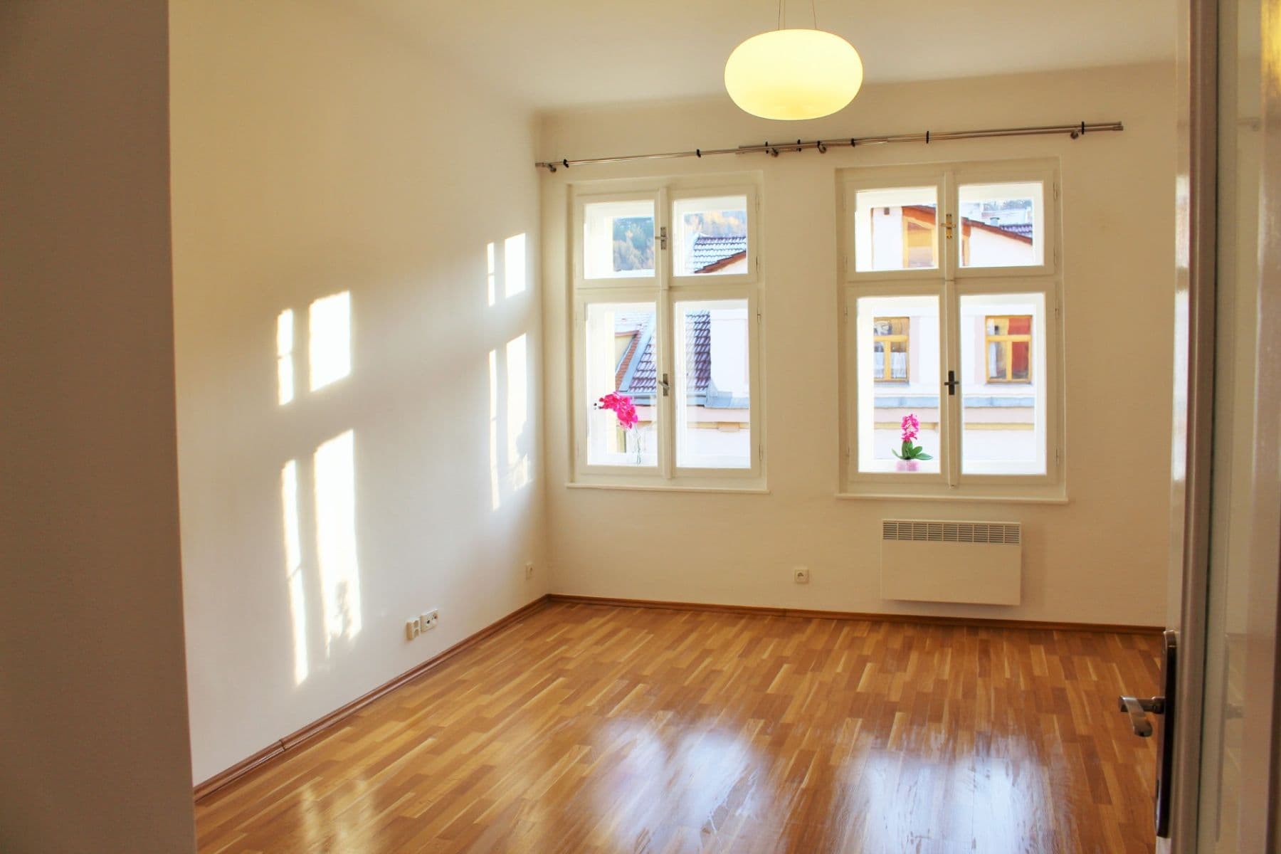 Prenájom bytu 1-izbový 40 m², Plzeňská, Praha, Praha Prenájom bytu 1-izbový 40 m², Plzeňská, Praha, Praha