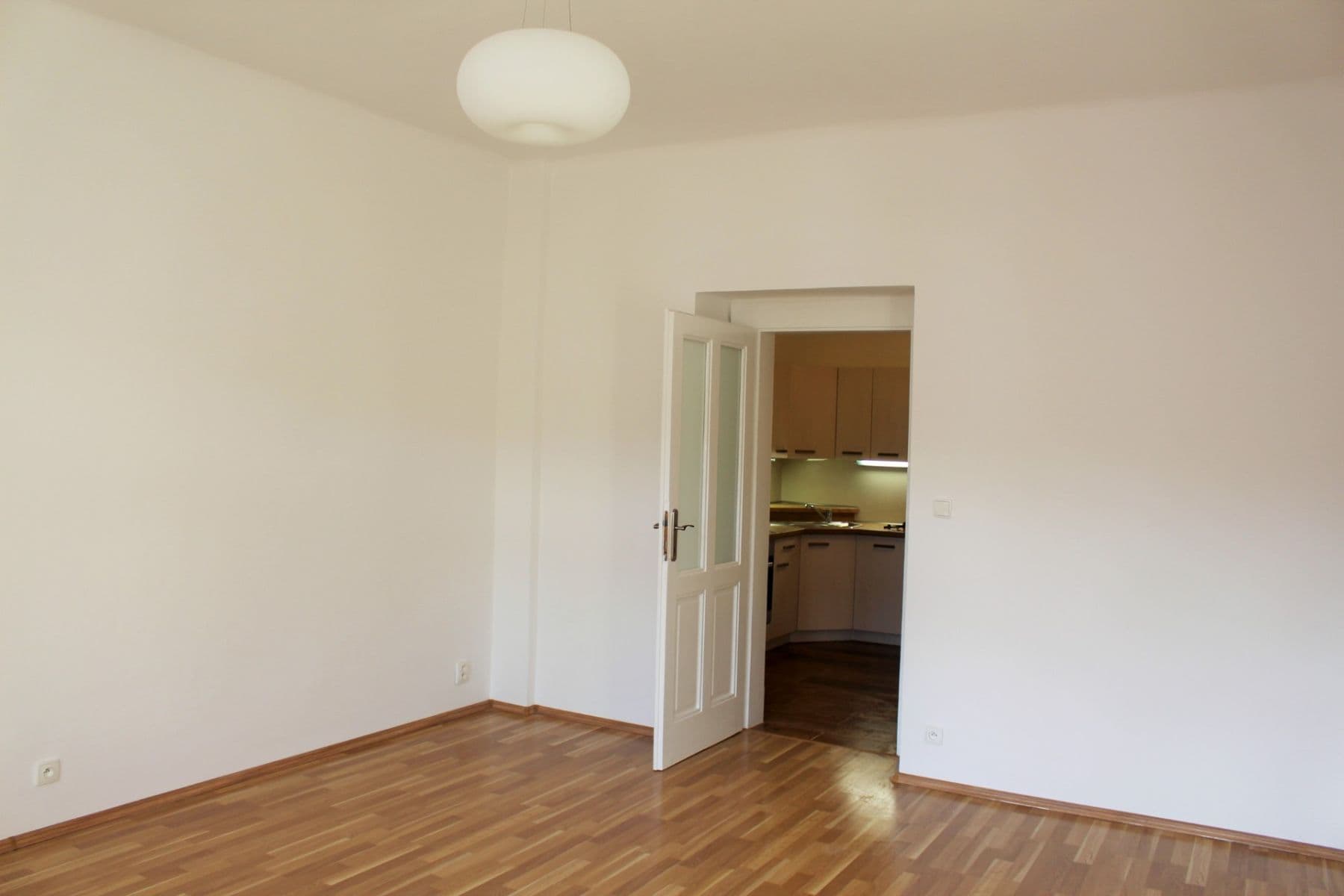 Prenájom bytu 1-izbový 40 m², Plzeňská, Praha, Praha Prenájom bytu 1-izbový 40 m², Plzeňská, Praha, Praha