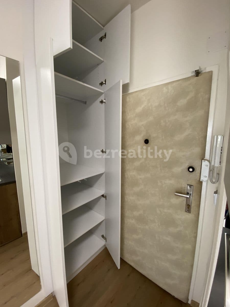 Prenájom bytu 2-izbový 55 m², Krátká, Praha, Praha Prenájom bytu 2-izbový 55 m², Krátká, Praha, Praha