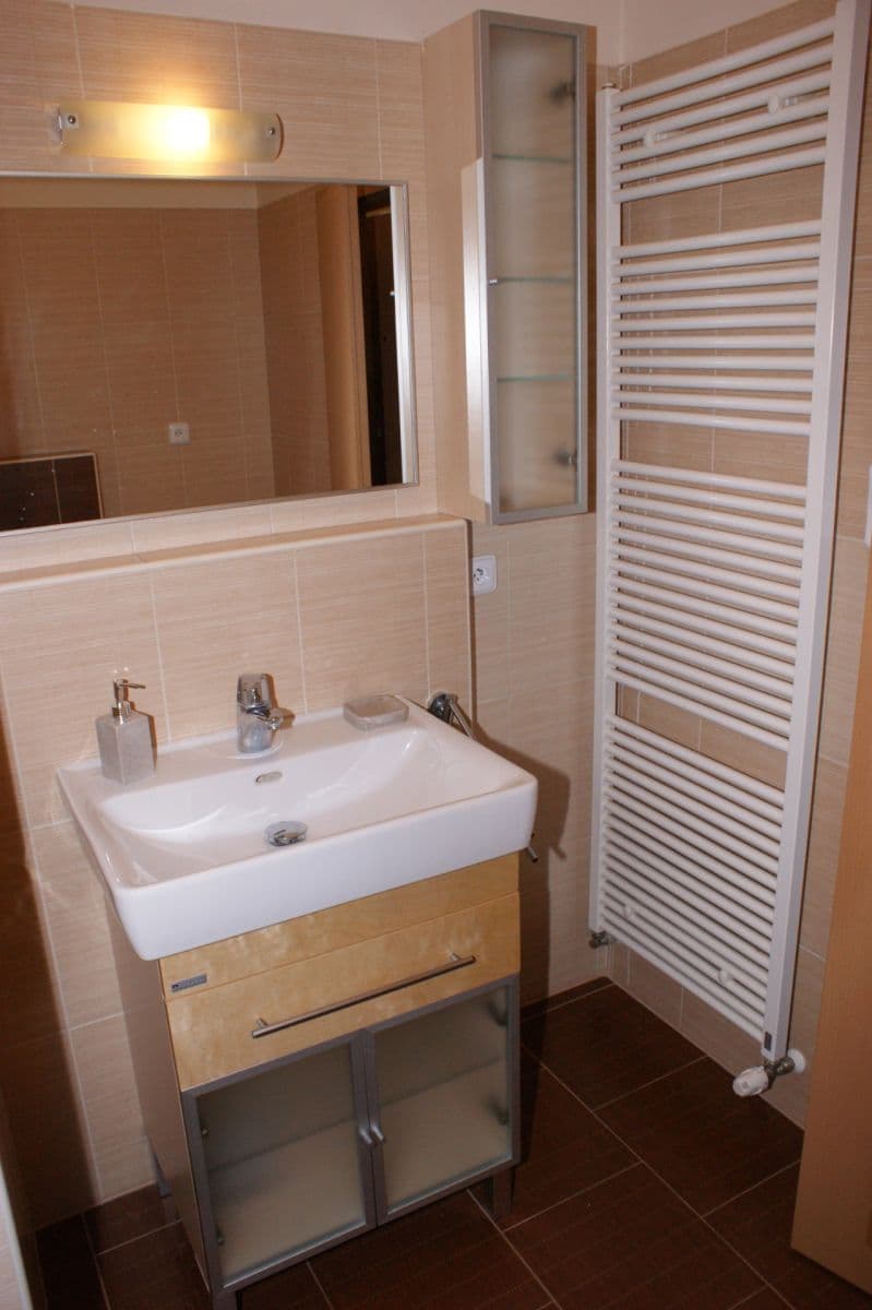 Prenájom bytu 2-izbový 66 m², Za Pivovarem, Lázně Bohdaneč, Pardubický kraj Prenájom bytu 2-izbový 66 m², Za Pivovarem, Lázně Bohdaneč, Pardubický kraj