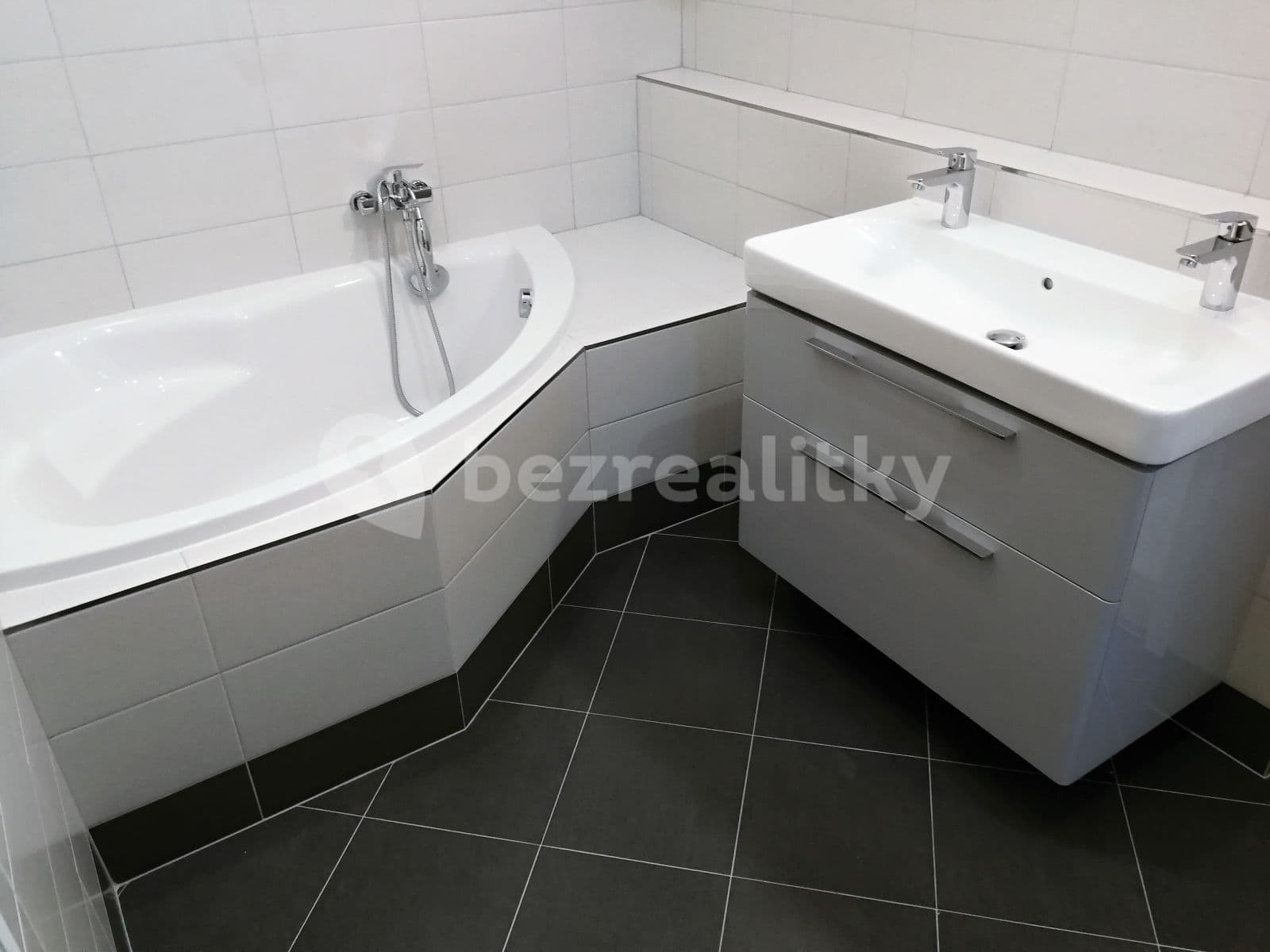 Prenájom bytu 4-izbový 155 m², třída Svobody, Olomouc, Olomoucký kraj Prenájom bytu 4-izbový 155 m², třída Svobody, Olomouc, Olomoucký kraj