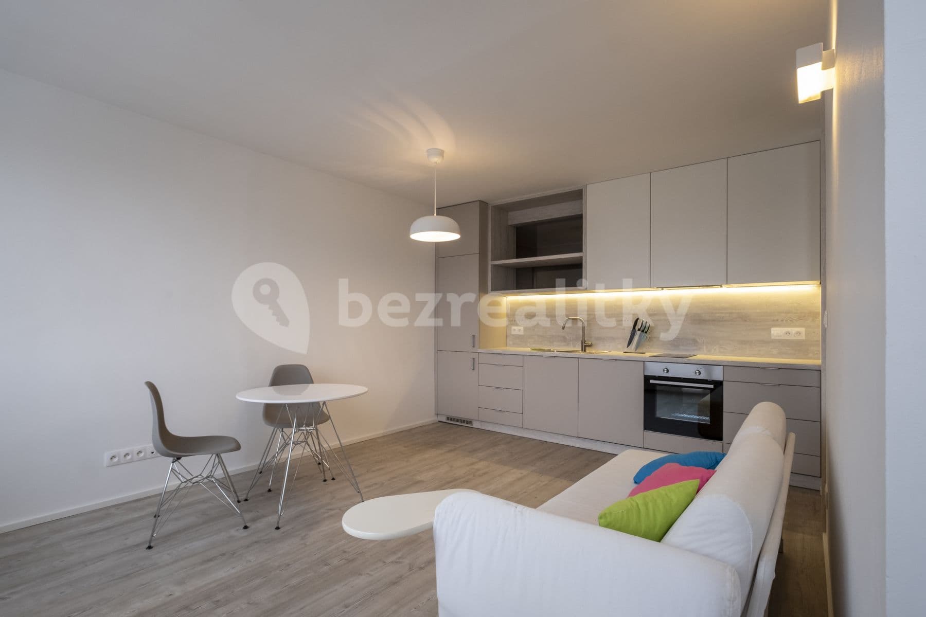 Prenájom bytu 2-izbový 38 m², Na Strži, Praha, Praha Prenájom bytu 2-izbový 38 m², Na Strži, Praha, Praha