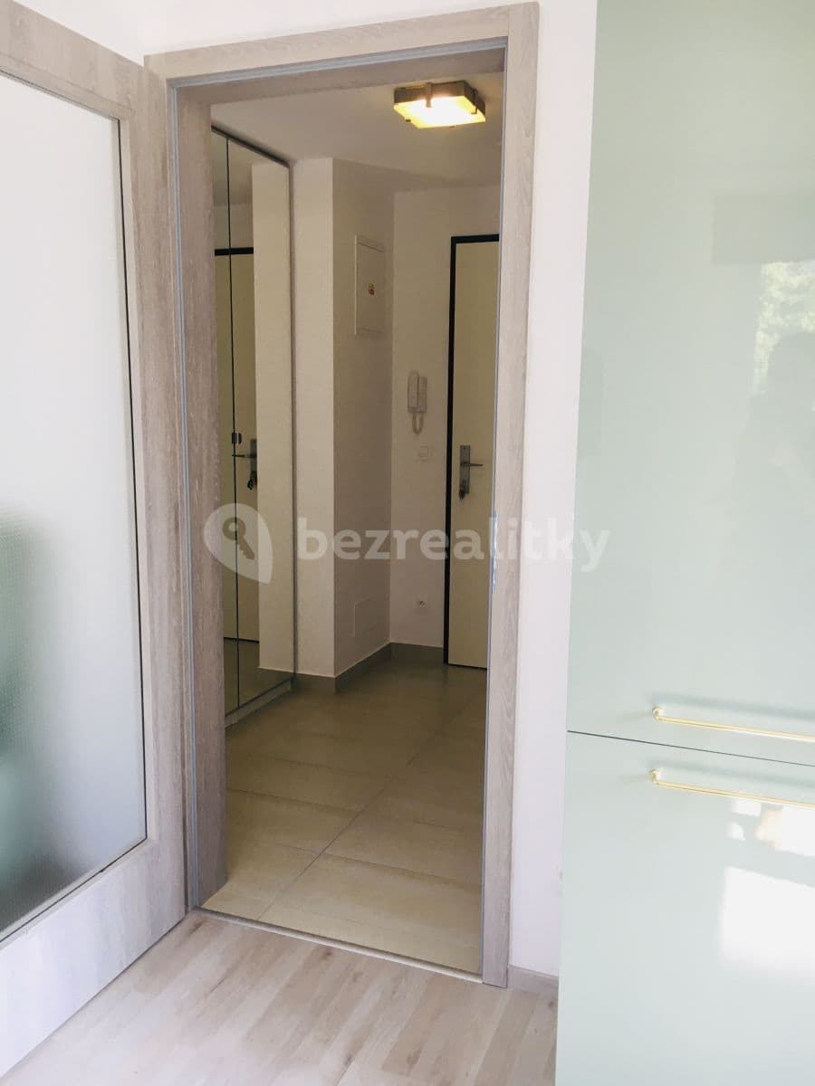 Prenájom bytu 35 m², Strnadových, Praha, Praha Prenájom bytu 35 m², Strnadových, Praha, Praha