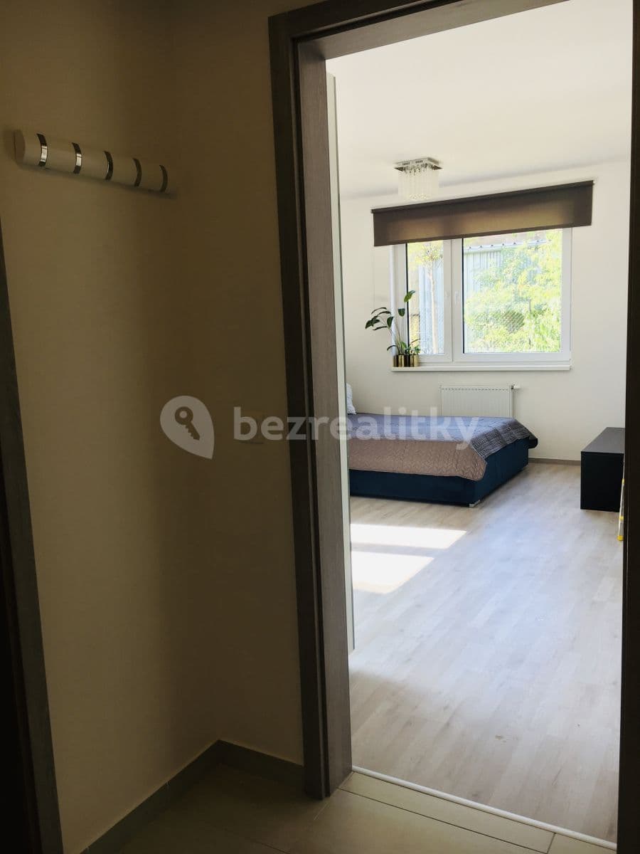 Prenájom bytu 35 m², Strnadových, Praha, Praha Prenájom bytu 35 m², Strnadových, Praha, Praha