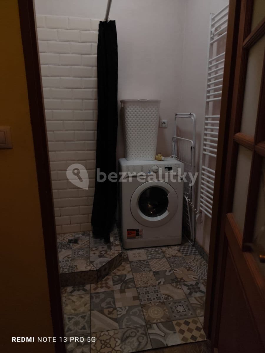 Prenájom bytu 1-izbový 25 m², Holandská, Praha, Praha Prenájom bytu 1-izbový 25 m², Holandská, Praha, Praha