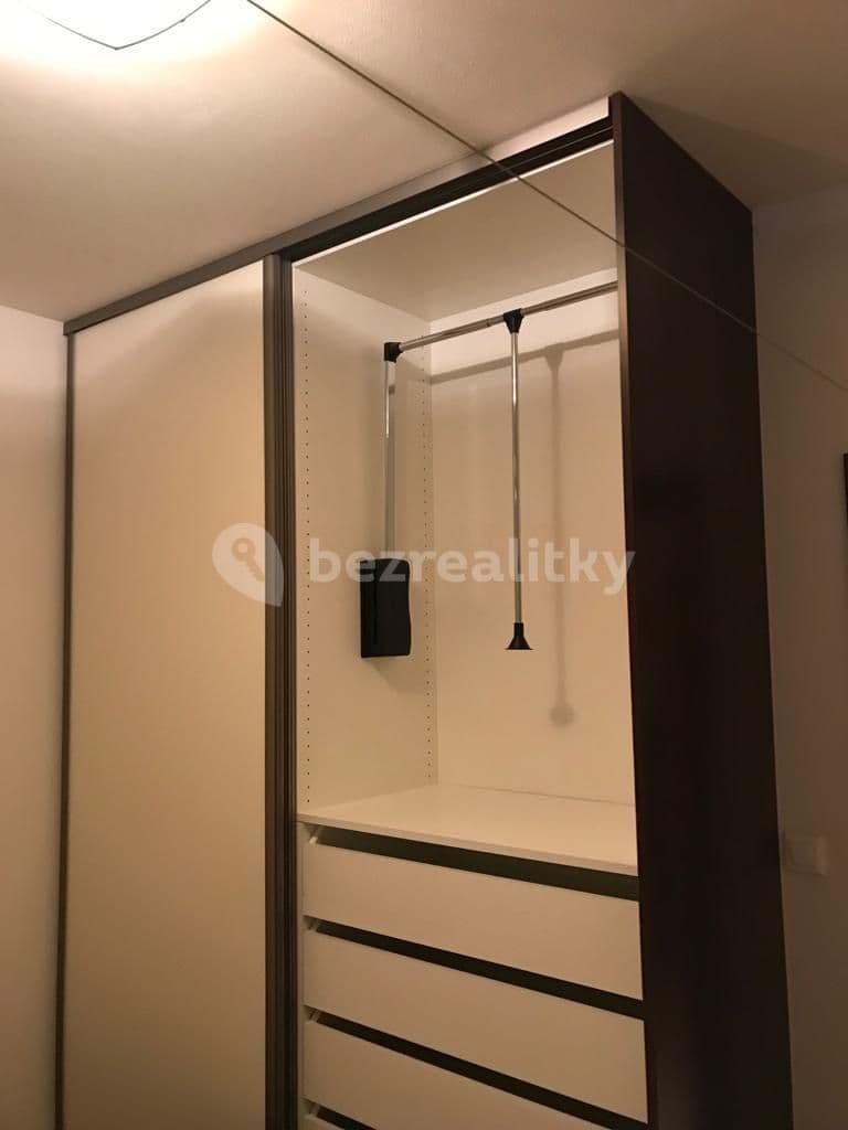 Prenájom bytu 3-izbový 72 m², Praha, Praha Prenájom bytu 3-izbový 72 m², Praha, Praha