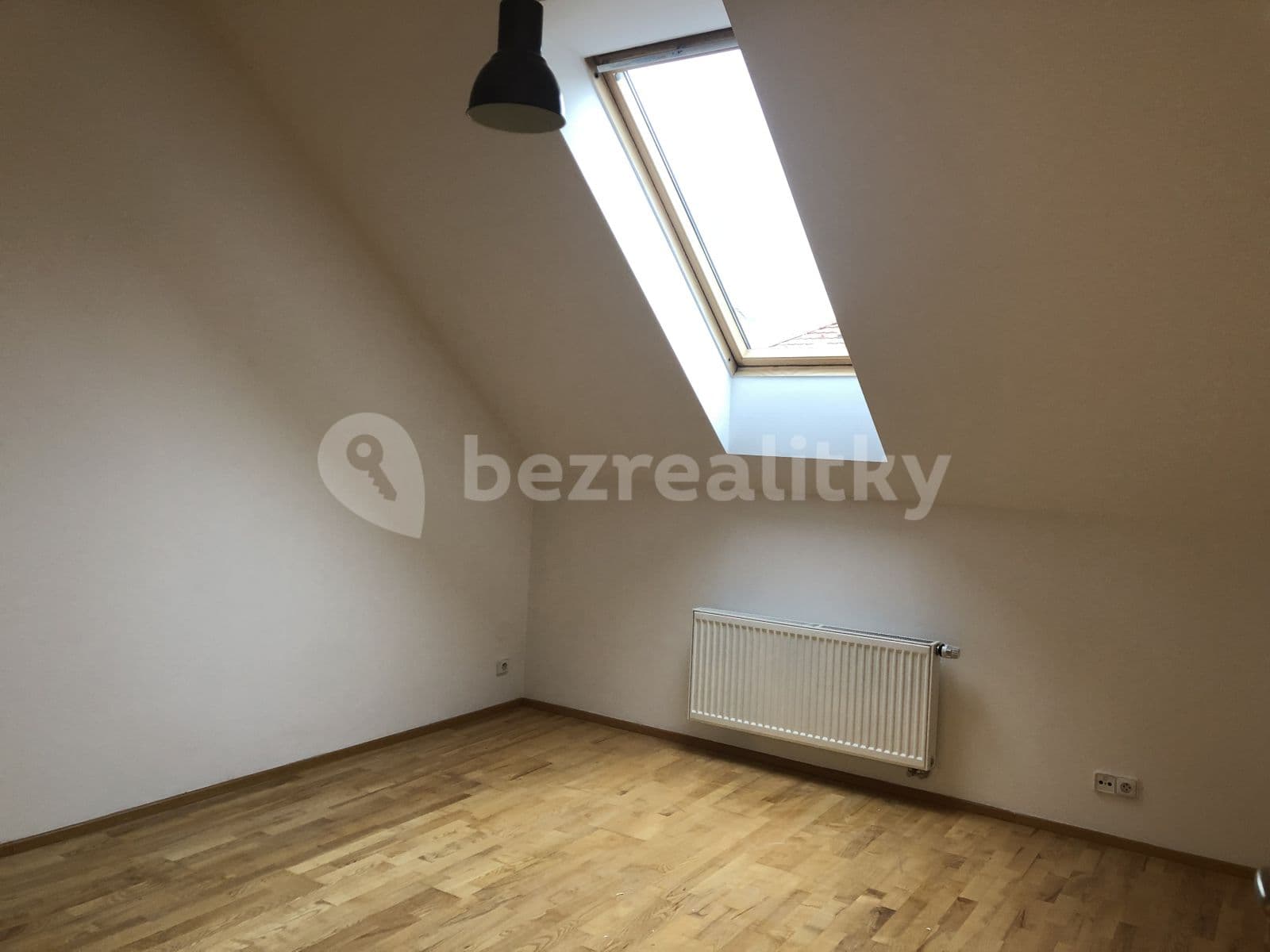 Prenájom bytu 2-izbový 70 m², Nitranská, Praha, Praha Prenájom bytu 2-izbový 70 m², Nitranská, Praha, Praha