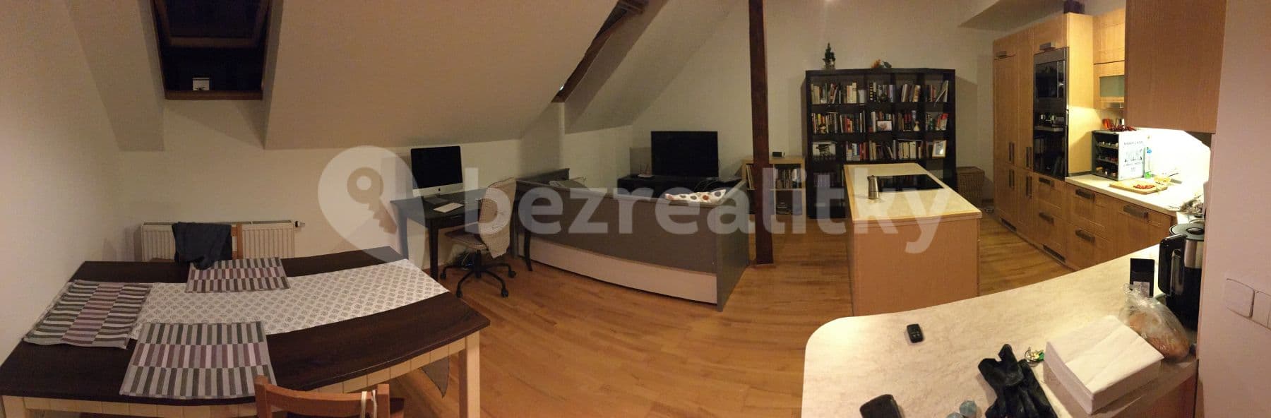 Prenájom bytu 2-izbový 70 m², Nitranská, Praha, Praha Prenájom bytu 2-izbový 70 m², Nitranská, Praha, Praha