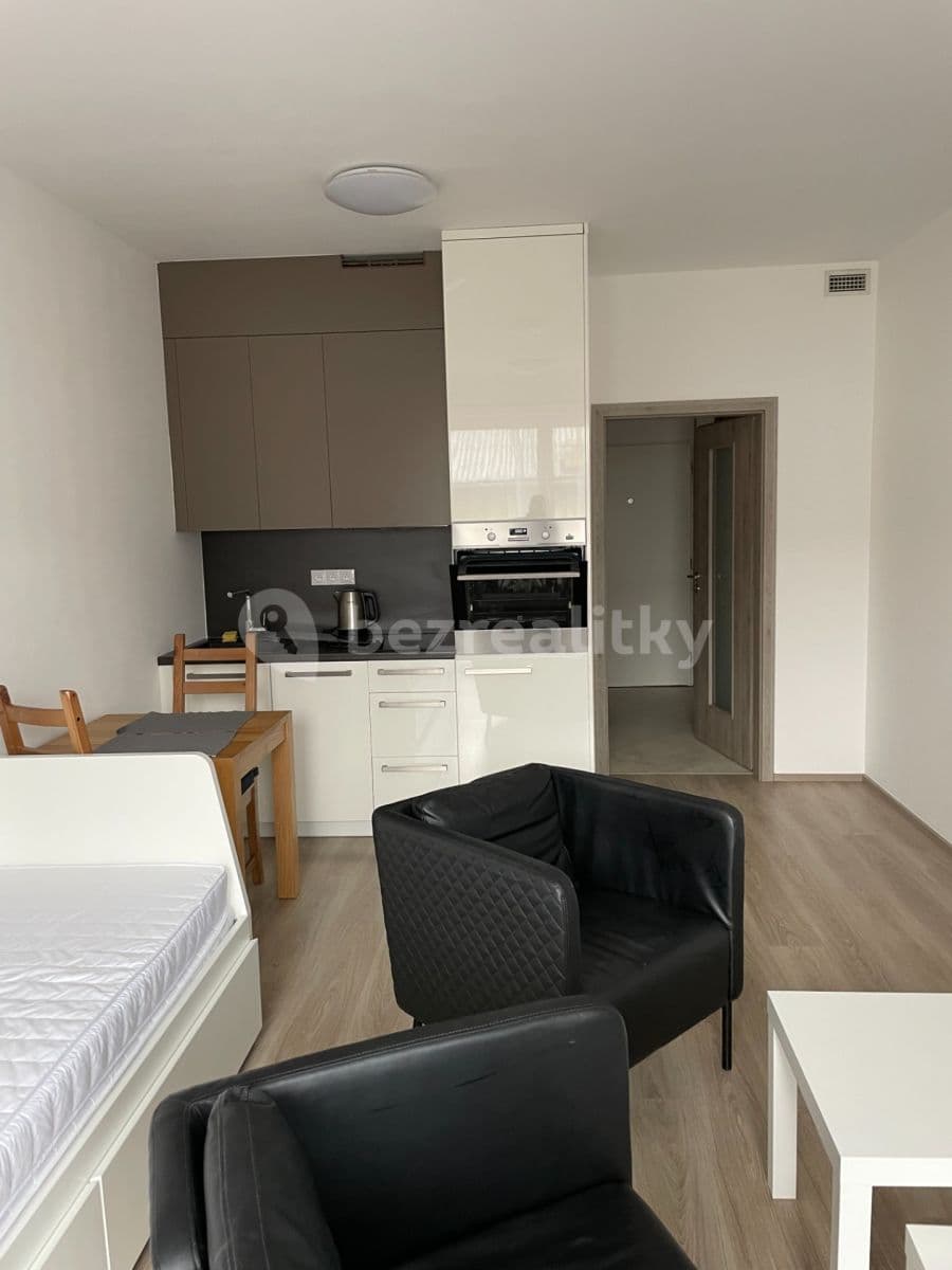 Prenájom bytu 1-izbový 28 m², Petrohradská, Praha, Praha Prenájom bytu 1-izbový 28 m², Petrohradská, Praha, Praha