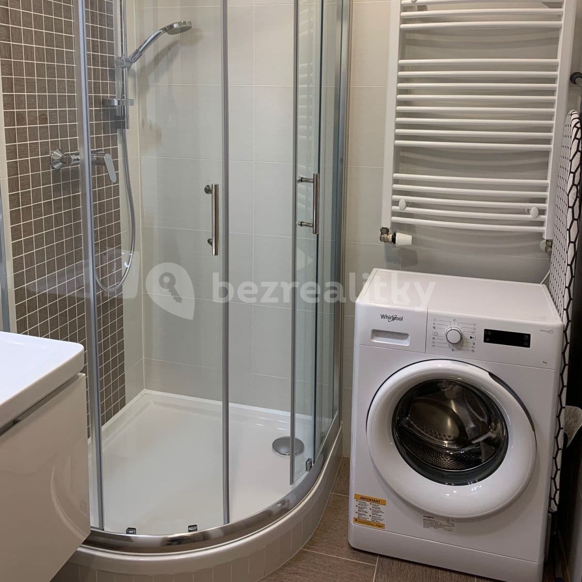 Prenájom bytu 1-izbový 28 m², Petrohradská, Praha, Praha Prenájom bytu 1-izbový 28 m², Petrohradská, Praha, Praha