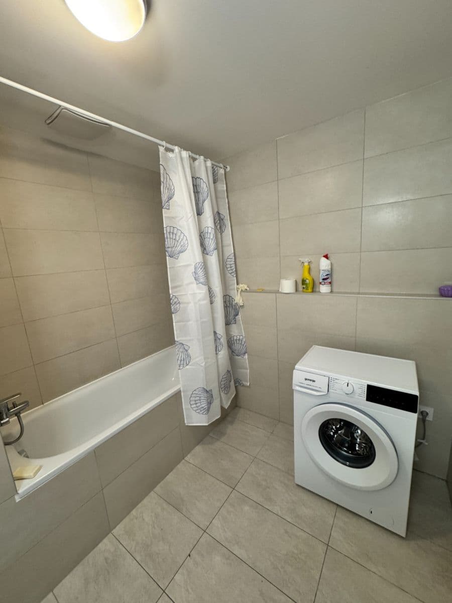 Prenájom bytu 2-izbový 62 m², Zvěřinova, Praha, Praha Prenájom bytu 2-izbový 62 m², Zvěřinova, Praha, Praha