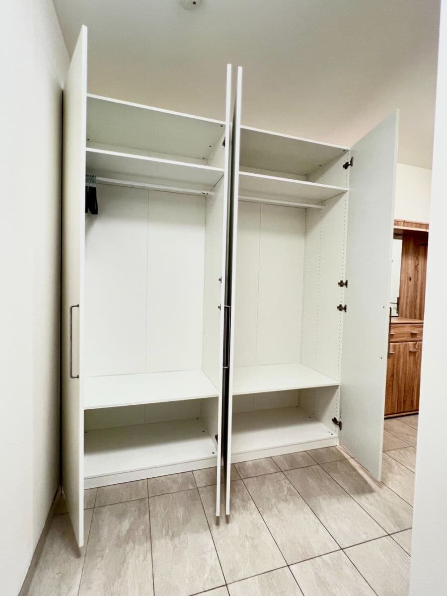 Prenájom bytu 2-izbový 62 m², Zvěřinova, Praha, Praha Prenájom bytu 2-izbový 62 m², Zvěřinova, Praha, Praha