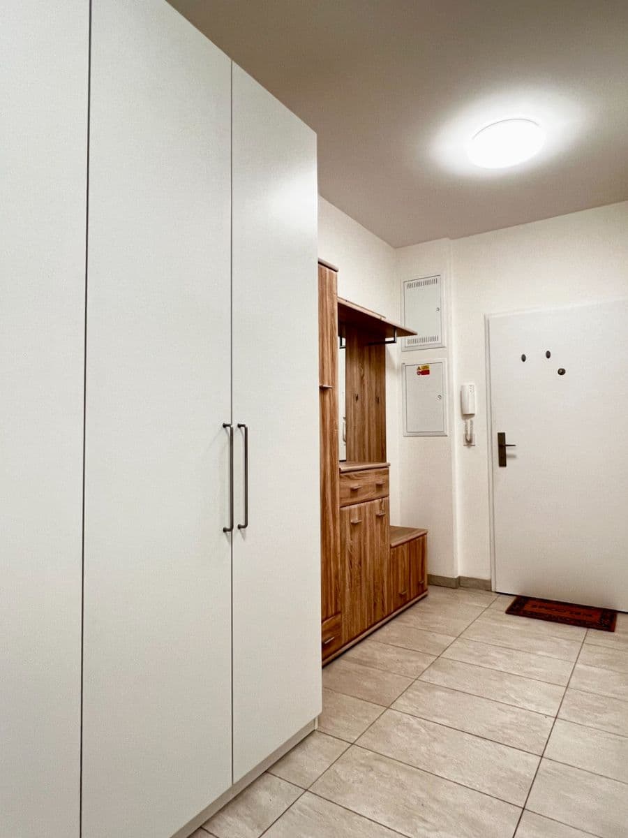 Prenájom bytu 2-izbový 62 m², Zvěřinova, Praha, Praha Prenájom bytu 2-izbový 62 m², Zvěřinova, Praha, Praha