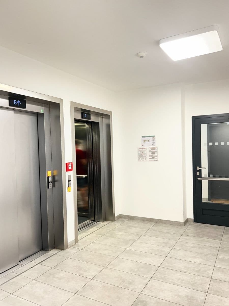 Prenájom bytu 2-izbový 62 m², Zvěřinova, Praha, Praha Prenájom bytu 2-izbový 62 m², Zvěřinova, Praha, Praha