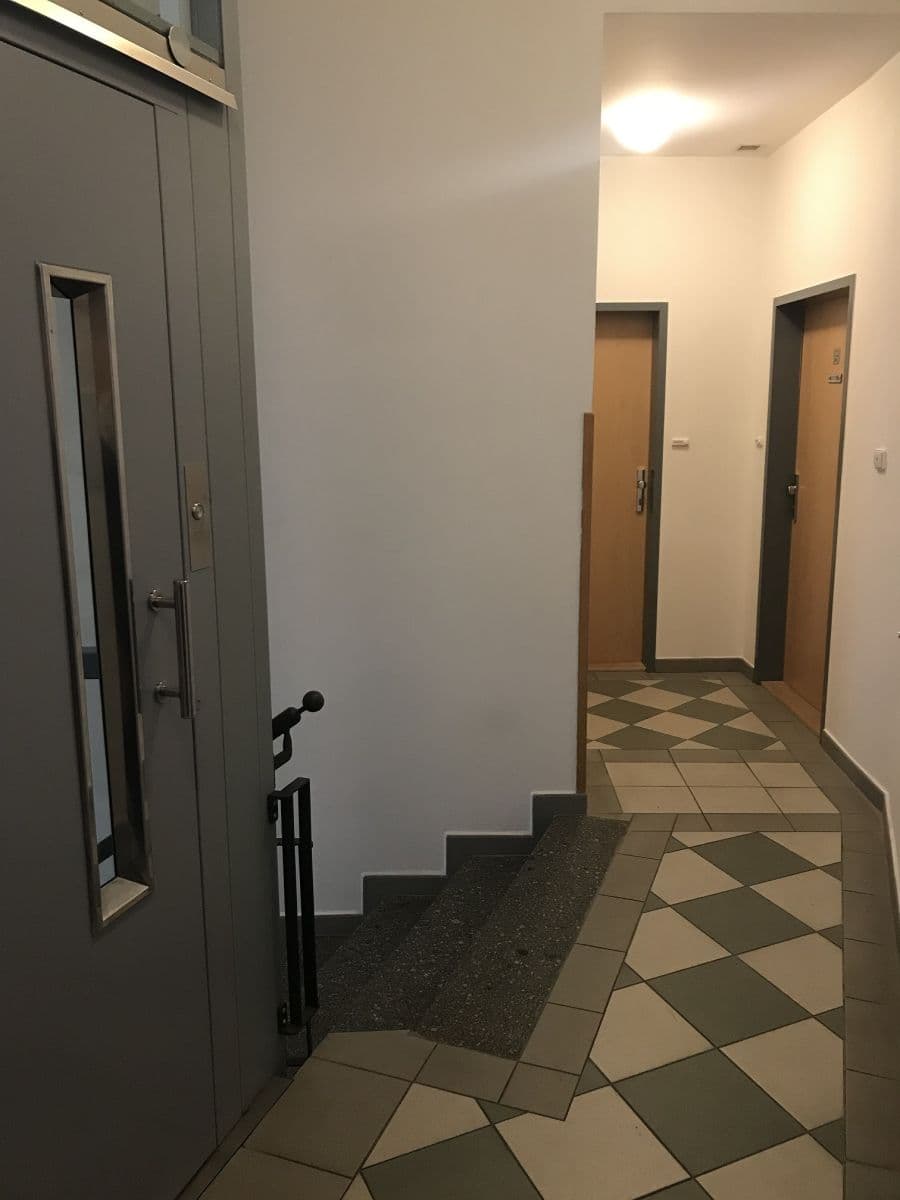 Prenájom bytu 1-izbový 38 m², Na Ostrůvku, Praha, Praha Prenájom bytu 1-izbový 38 m², Na Ostrůvku, Praha, Praha