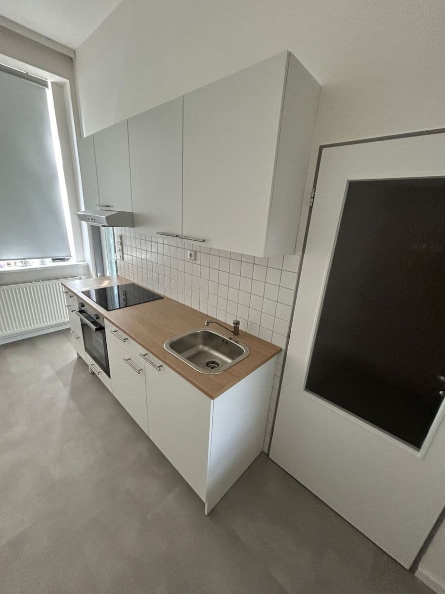 Prenájom bytu 1-izbový 38 m², Na Ostrůvku, Praha, Praha Prenájom bytu 1-izbový 38 m², Na Ostrůvku, Praha, Praha