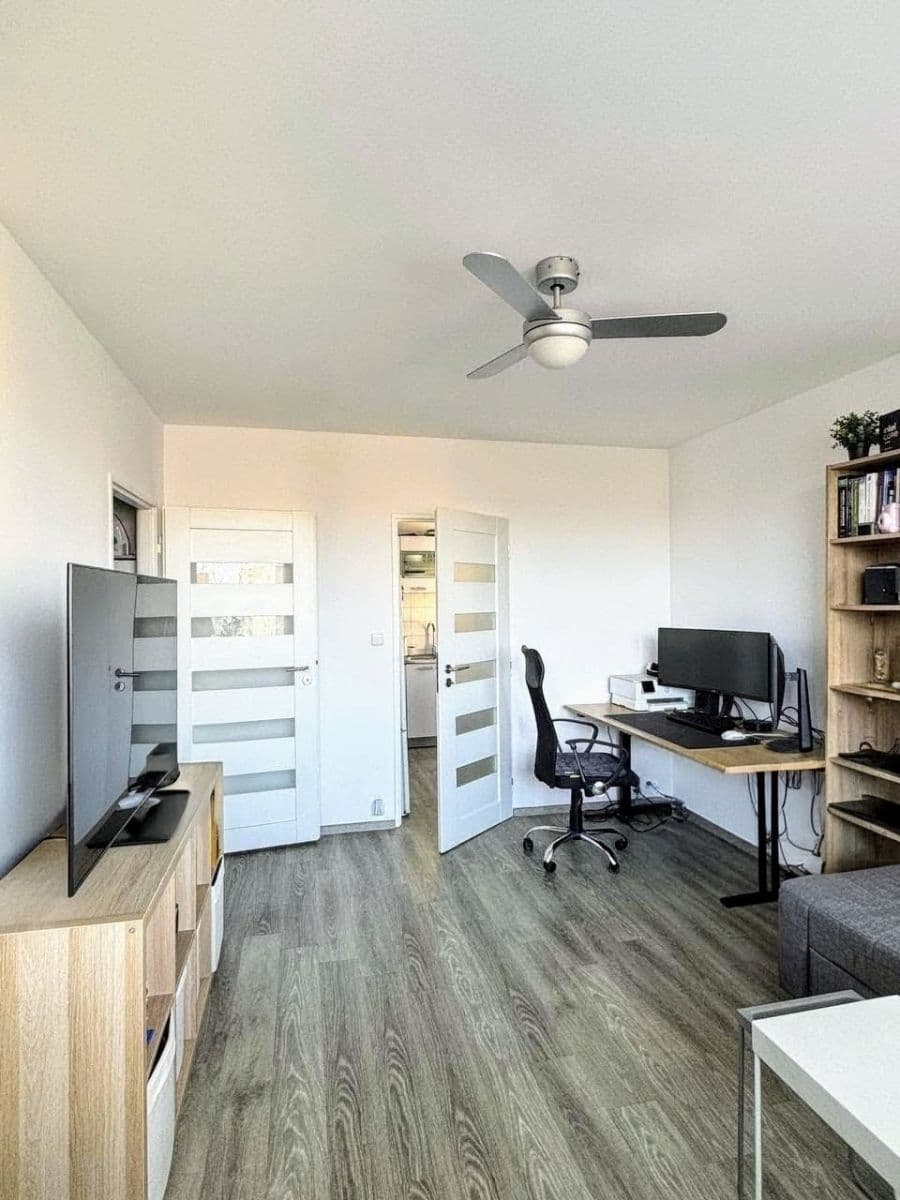 Prenájom bytu 2-izbový 40 m², Křivá, Praha, Praha Prenájom bytu 2-izbový 40 m², Křivá, Praha, Praha