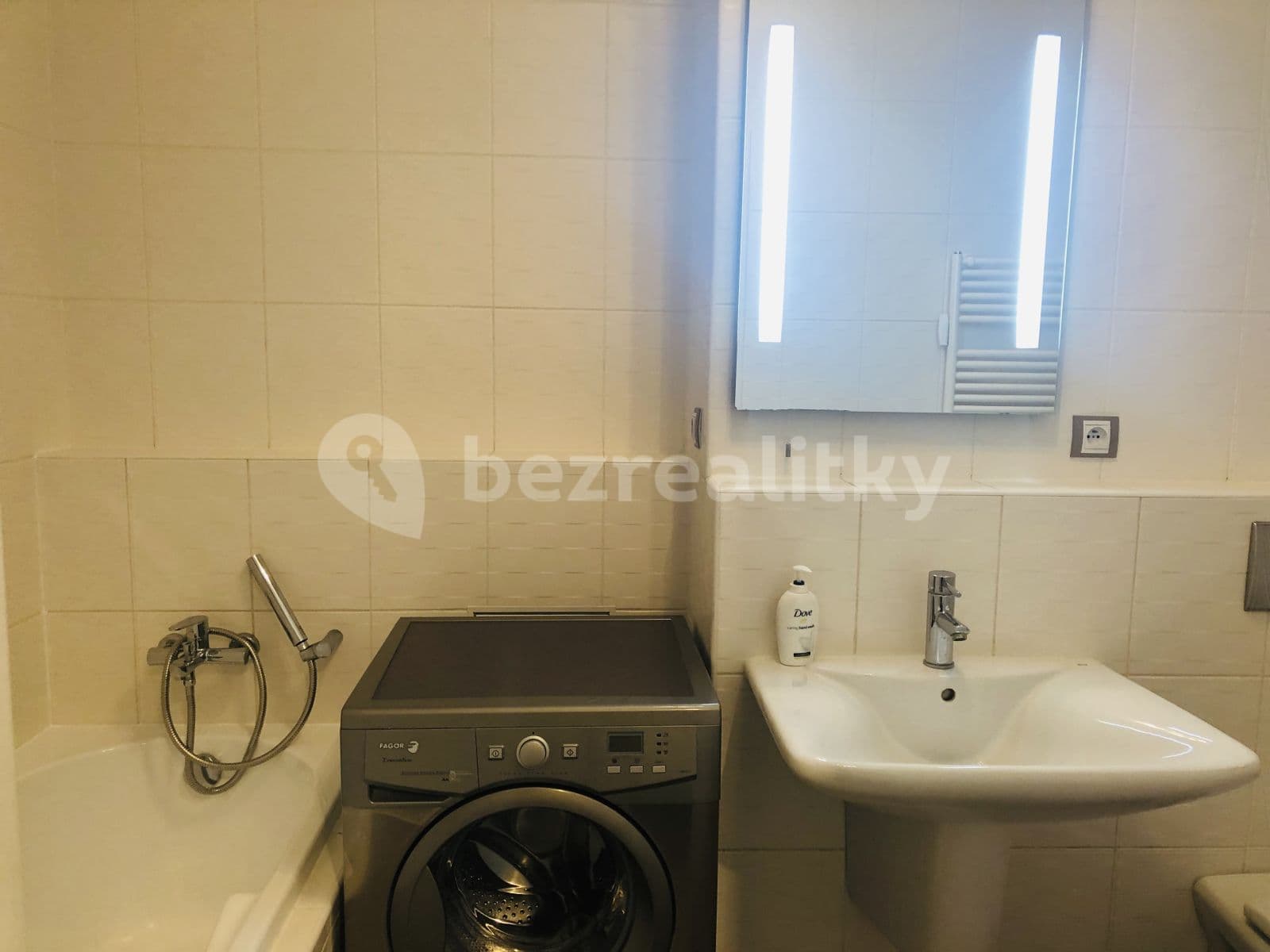 Prenájom bytu 2-izbový 52 m², Pod Harfou, Praha, Praha Prenájom bytu 2-izbový 52 m², Pod Harfou, Praha, Praha