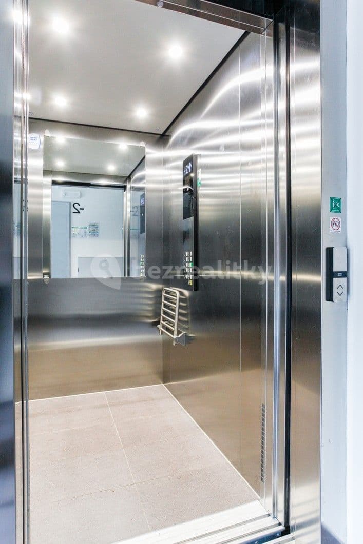 Prenájom bytu 2-izbový 40 m², Pod dvorem, Praha, Praha Prenájom bytu 2-izbový 40 m², Pod dvorem, Praha, Praha