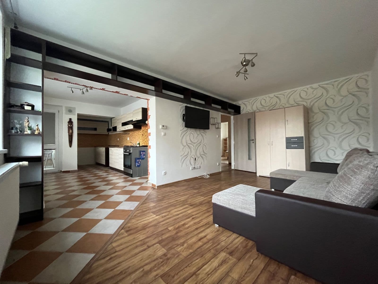 Prenájom bytu 3-izbový 102 m², Družstevní, Hustopeče, Jihomoravský kraj Prenájom bytu 3-izbový 102 m², Družstevní, Hustopeče, Jihomoravský kraj