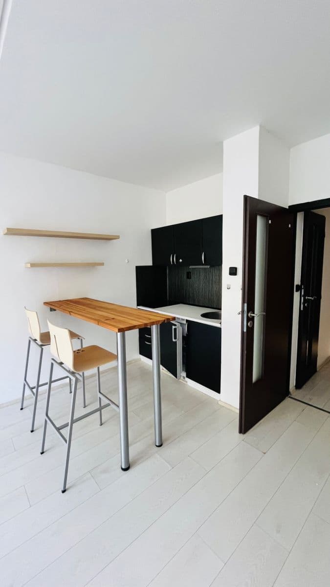 Prenájom bytu Garsoniéra 31 m², Werichova, Praha, Praha Prenájom bytu Garsoniéra 31 m², Werichova, Praha, Praha