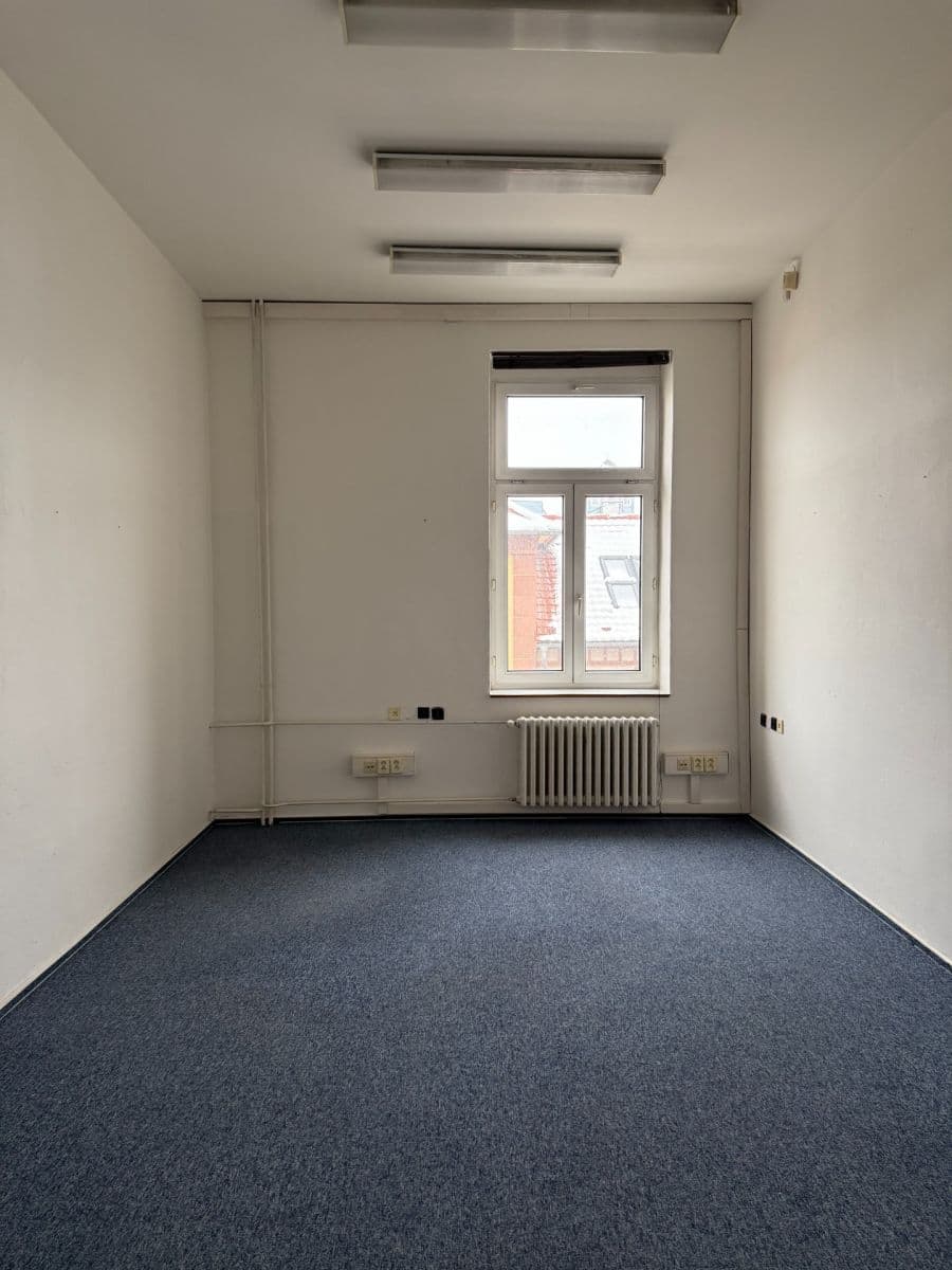 Prenájom kancelárie 26 m², Školní, Chomutov, Ústecký kraj Prenájom kancelárie 26 m², Školní, Chomutov, Ústecký kraj