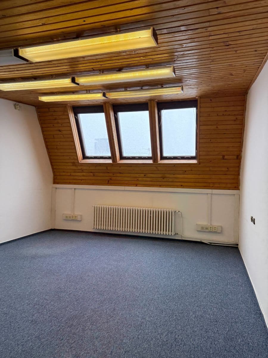 Prenájom kancelárie 26 m², Školní, Chomutov, Ústecký kraj Prenájom kancelárie 26 m², Školní, Chomutov, Ústecký kraj