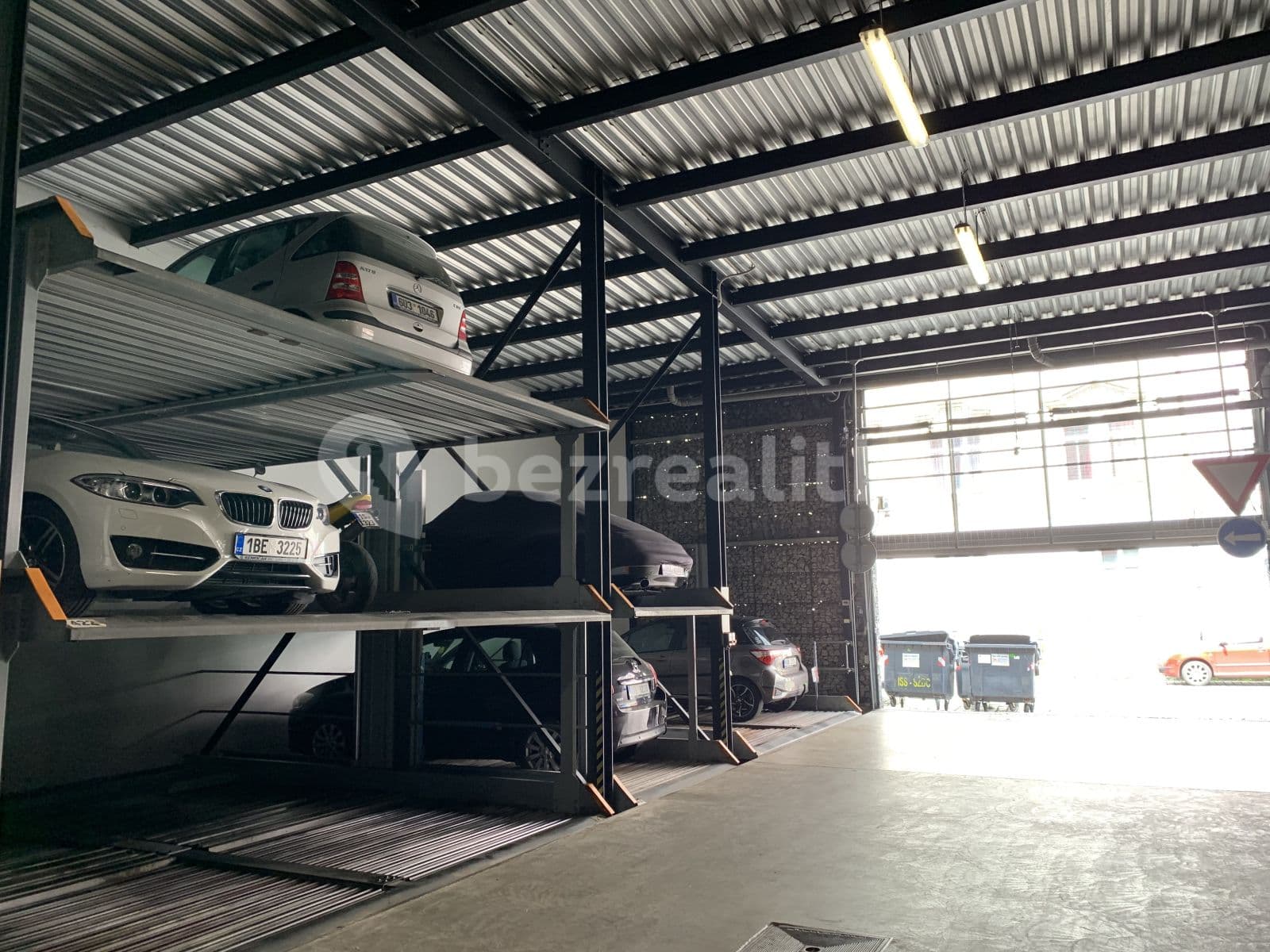 Prenájom garáže 12 m², Novákových, Praha, Praha Prenájom garáže 12 m², Novákových, Praha, Praha