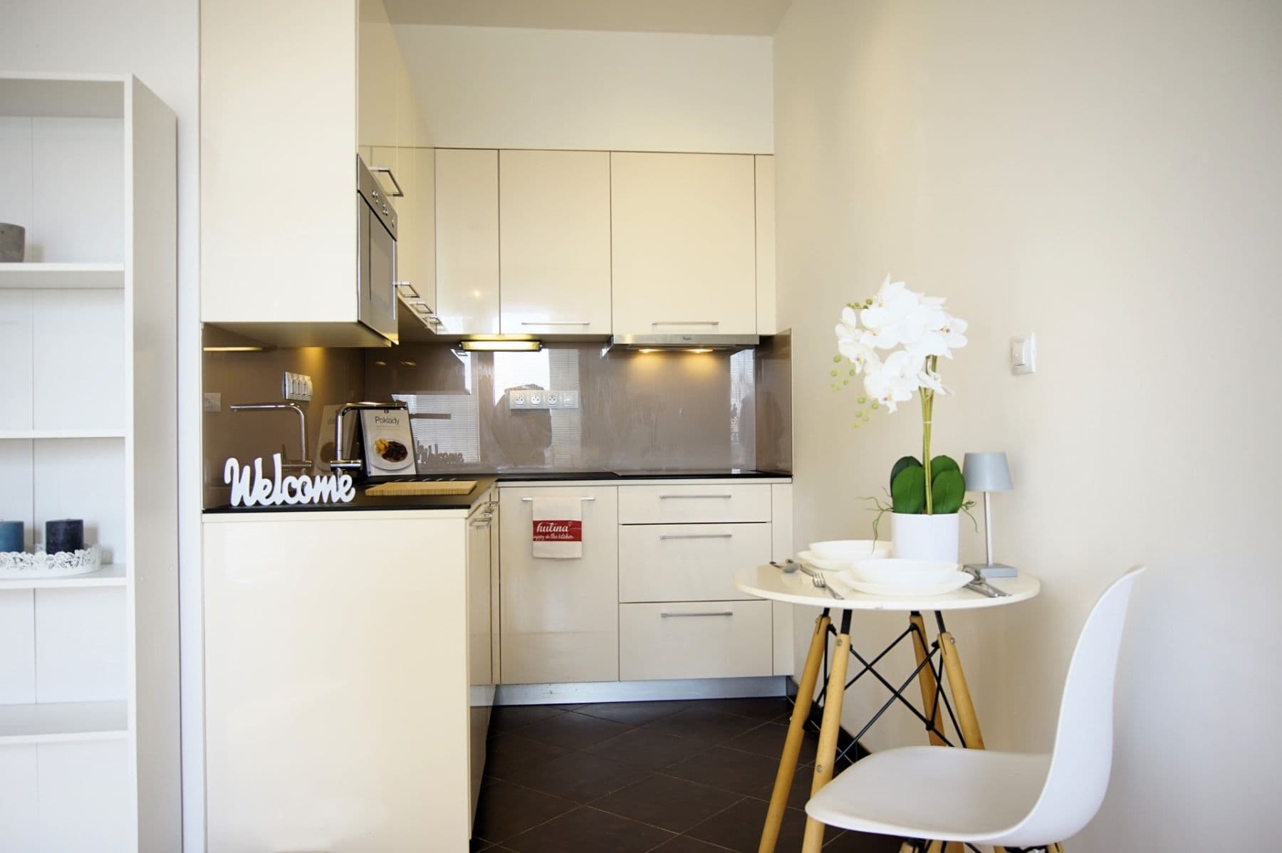 Prenájom bytu 1-izbový 33 m², Mantovská, Praha, Praha Prenájom bytu 1-izbový 33 m², Mantovská, Praha, Praha