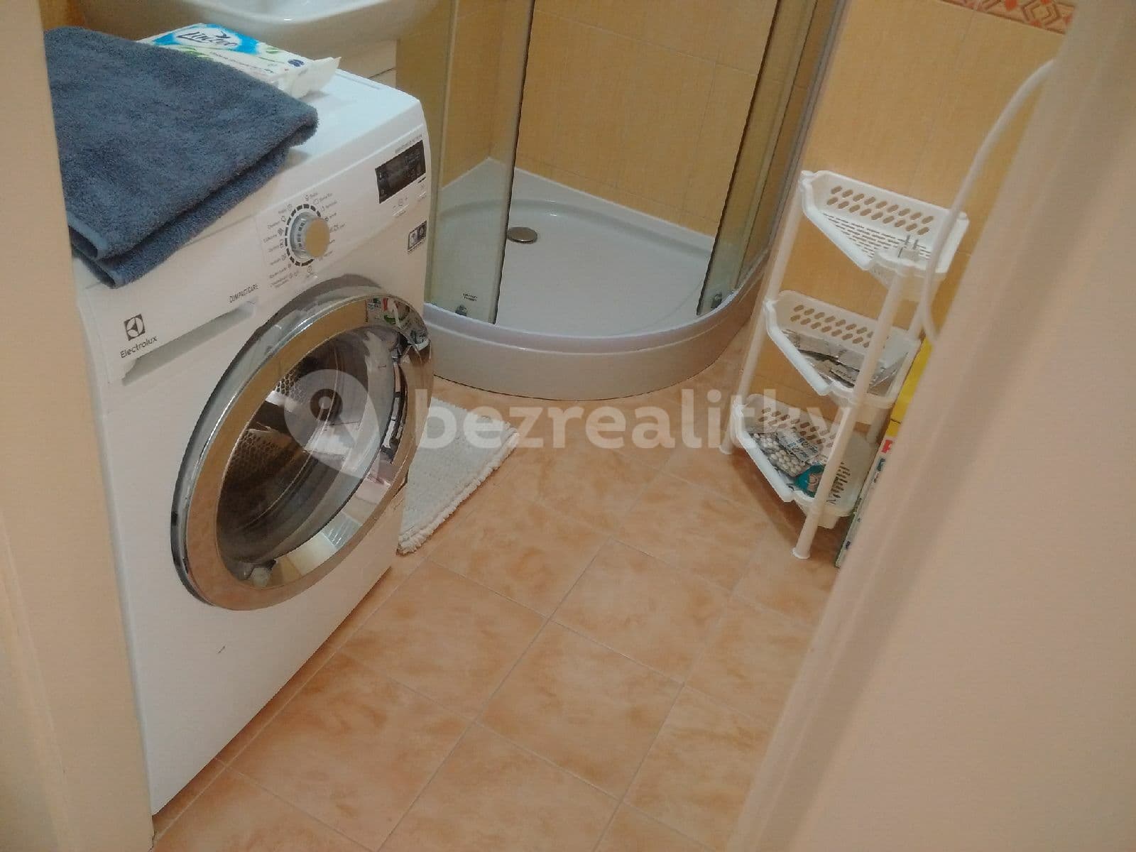 Prenájom bytu 1-izbový 46 m², Na Nivách, Praha, Praha Prenájom bytu 1-izbový 46 m², Na Nivách, Praha, Praha