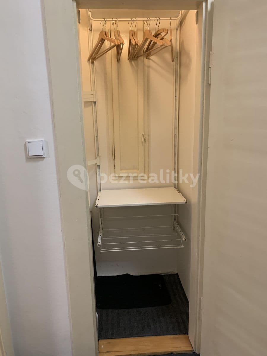 Prenájom bytu 1-izbový 46 m², Na Nivách, Praha, Praha Prenájom bytu 1-izbový 46 m², Na Nivách, Praha, Praha