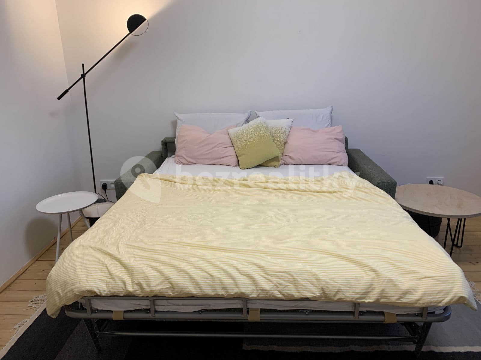 Prenájom bytu 1-izbový 46 m², Na Nivách, Praha, Praha Prenájom bytu 1-izbový 46 m², Na Nivách, Praha, Praha