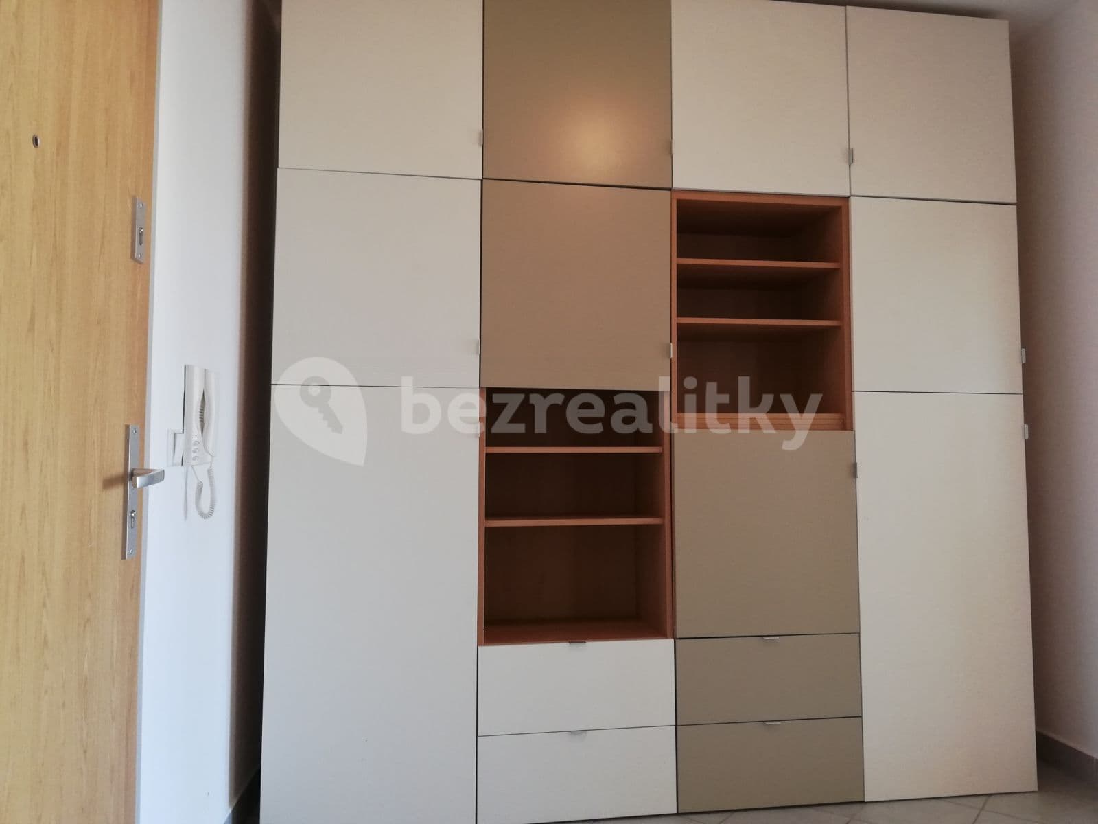 Prenájom bytu 2-izbový 55 m², Osadní, Praha, Praha Prenájom bytu 2-izbový 55 m², Osadní, Praha, Praha