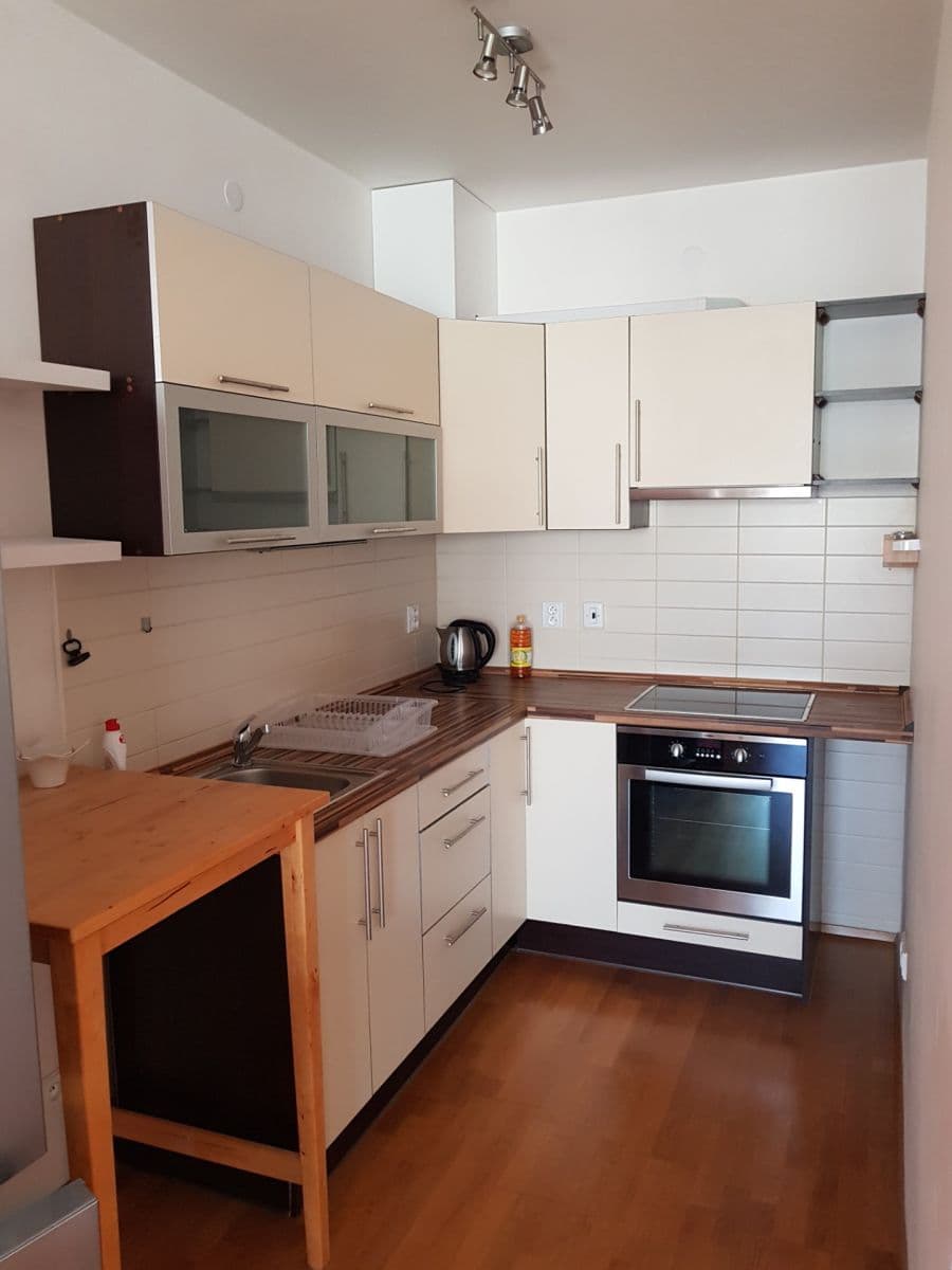 Prenájom bytu 1-izbový 47 m², Jeseniova, Praha, Praha Prenájom bytu 1-izbový 47 m², Jeseniova, Praha, Praha