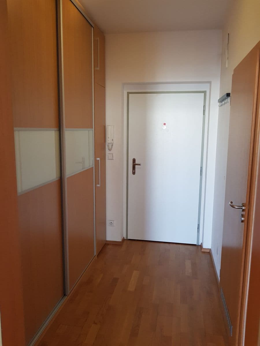 Prenájom bytu 1-izbový 47 m², Jeseniova, Praha, Praha Prenájom bytu 1-izbový 47 m², Jeseniova, Praha, Praha