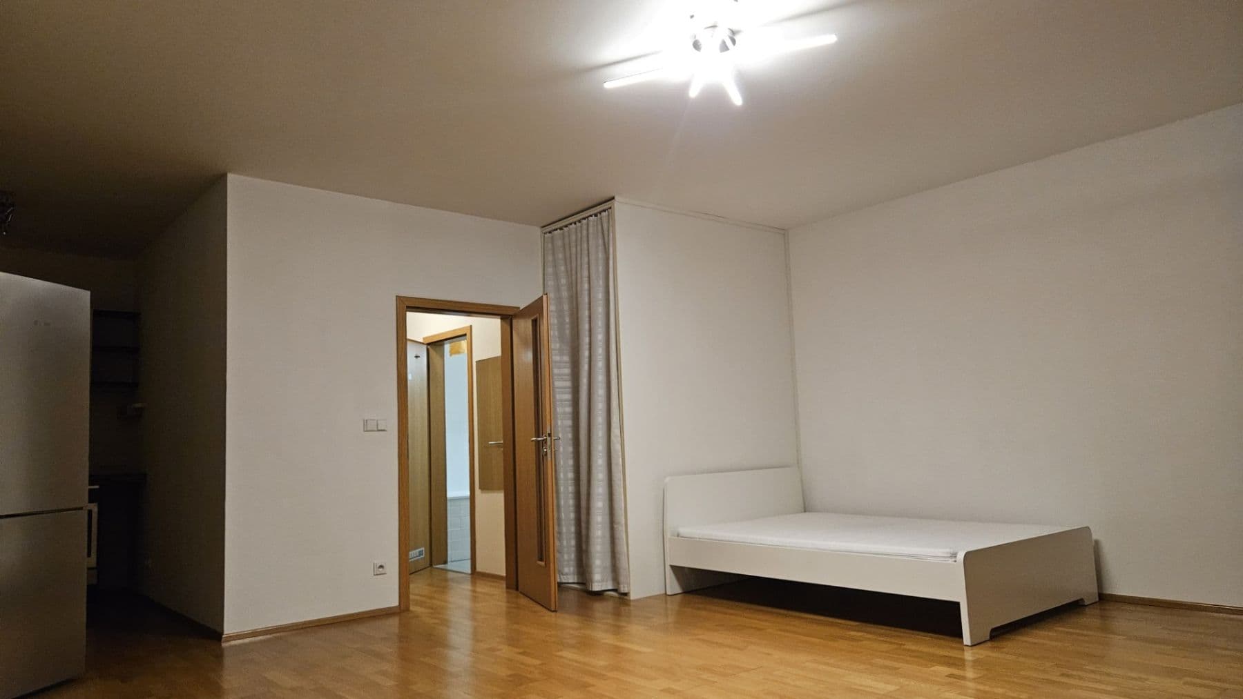 Prenájom bytu 1-izbový 47 m², Jeseniova, Praha, Praha Prenájom bytu 1-izbový 47 m², Jeseniova, Praha, Praha