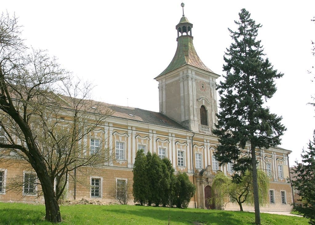 Predaj nebytového priestoru 9.800 m², Přestavlky, Přestavlky, Olomoucký kraj Predaj nebytového priestoru 9.800 m², Přestavlky, Přestavlky, Olomoucký kraj