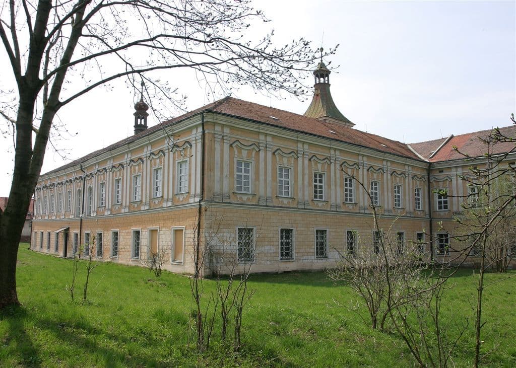 Predaj nebytového priestoru 9.800 m², Přestavlky, Přestavlky, Olomoucký kraj Predaj nebytového priestoru 9.800 m², Přestavlky, Přestavlky, Olomoucký kraj
