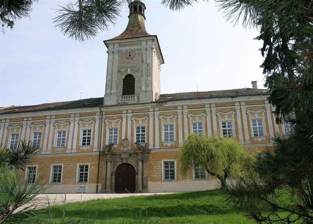 Predaj nebytového priestoru 9.800 m², Přestavlky, Přestavlky, Olomoucký kraj Predaj nebytového priestoru 9.800 m², Přestavlky, Přestavlky, Olomoucký kraj