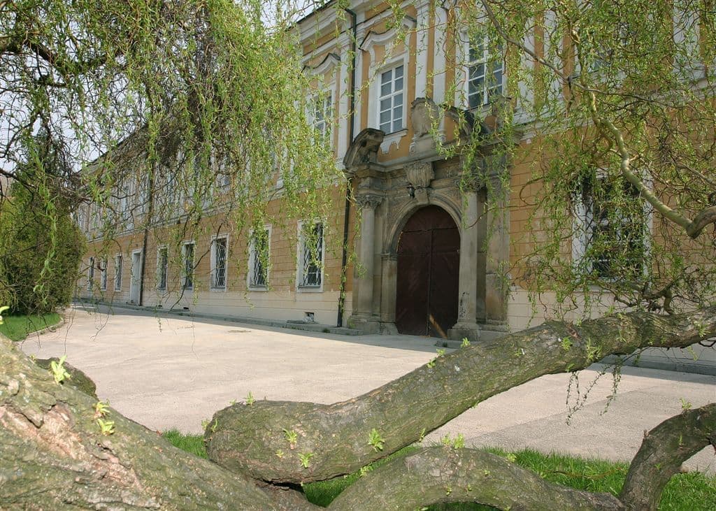 Predaj nebytového priestoru 9.800 m², Přestavlky, Přestavlky, Olomoucký kraj Predaj nebytového priestoru 9.800 m², Přestavlky, Přestavlky, Olomoucký kraj