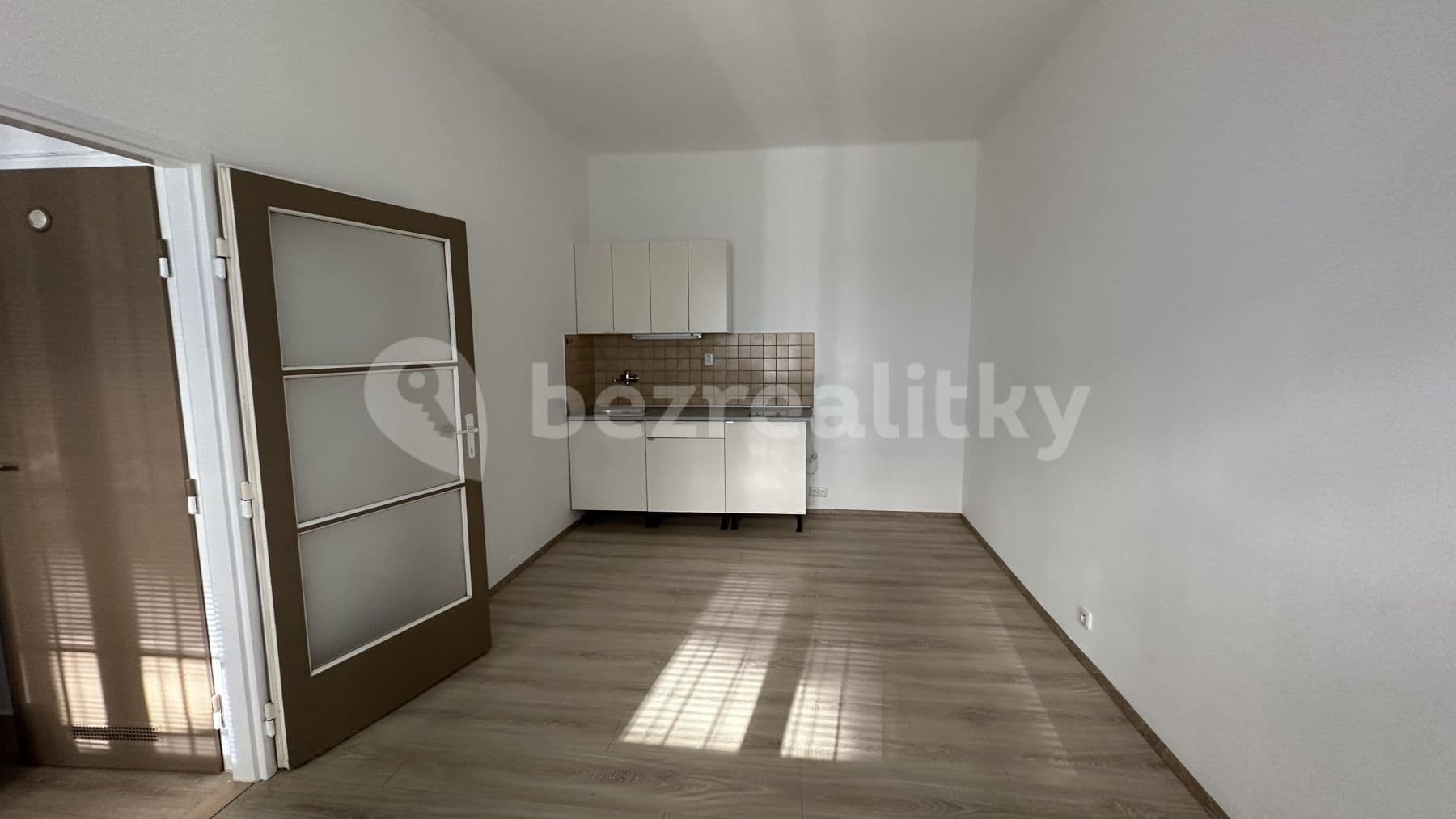 Prenájom bytu Garsoniéra 28 m², Ostrovského, Praha, Praha Prenájom bytu Garsoniéra 28 m², Ostrovského, Praha, Praha