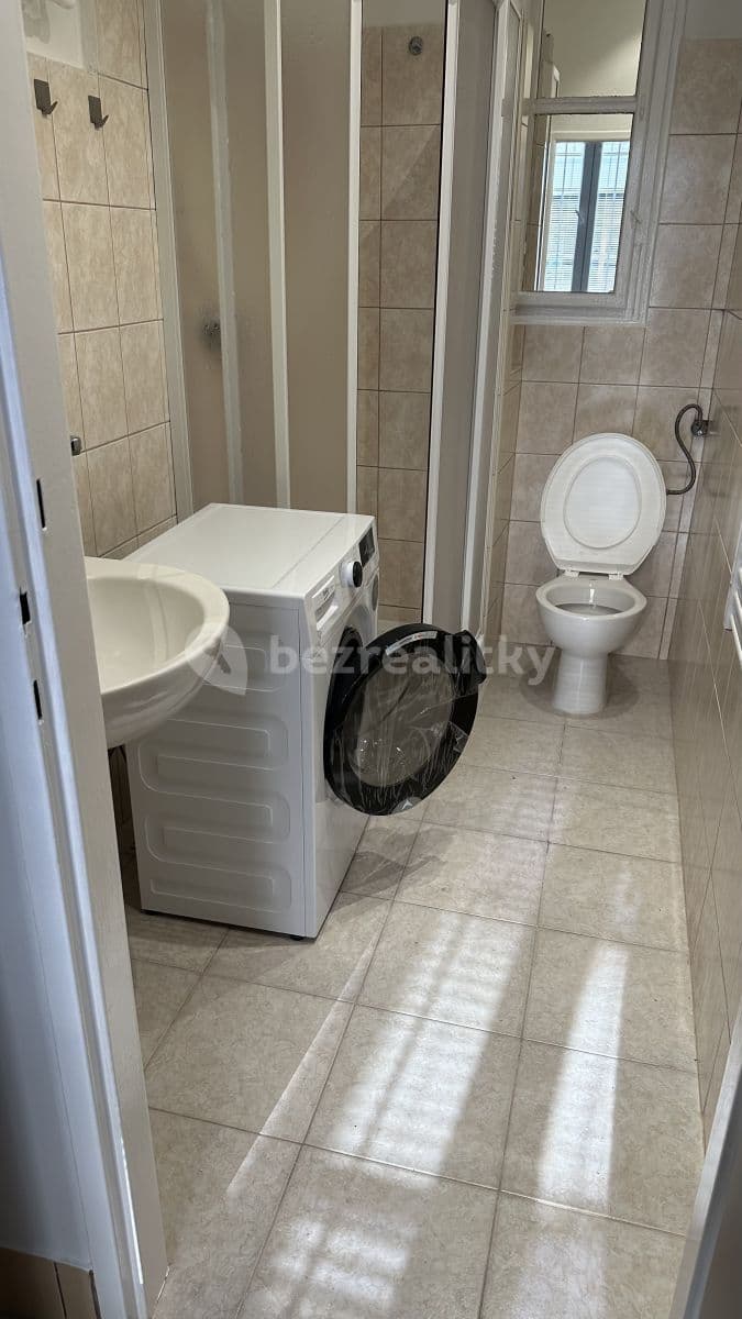 Prenájom bytu Garsoniéra 28 m², Ostrovského, Praha, Praha Prenájom bytu Garsoniéra 28 m², Ostrovského, Praha, Praha