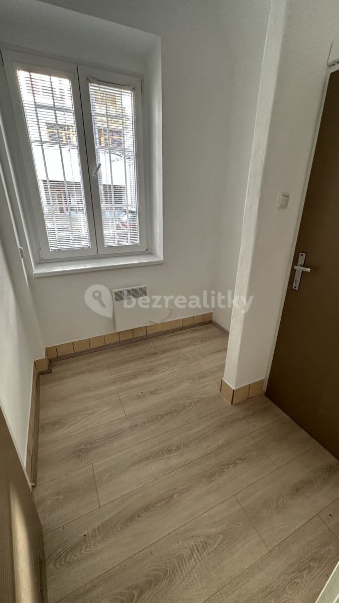 Prenájom bytu Garsoniéra 28 m², Ostrovského, Praha, Praha Prenájom bytu Garsoniéra 28 m², Ostrovského, Praha, Praha