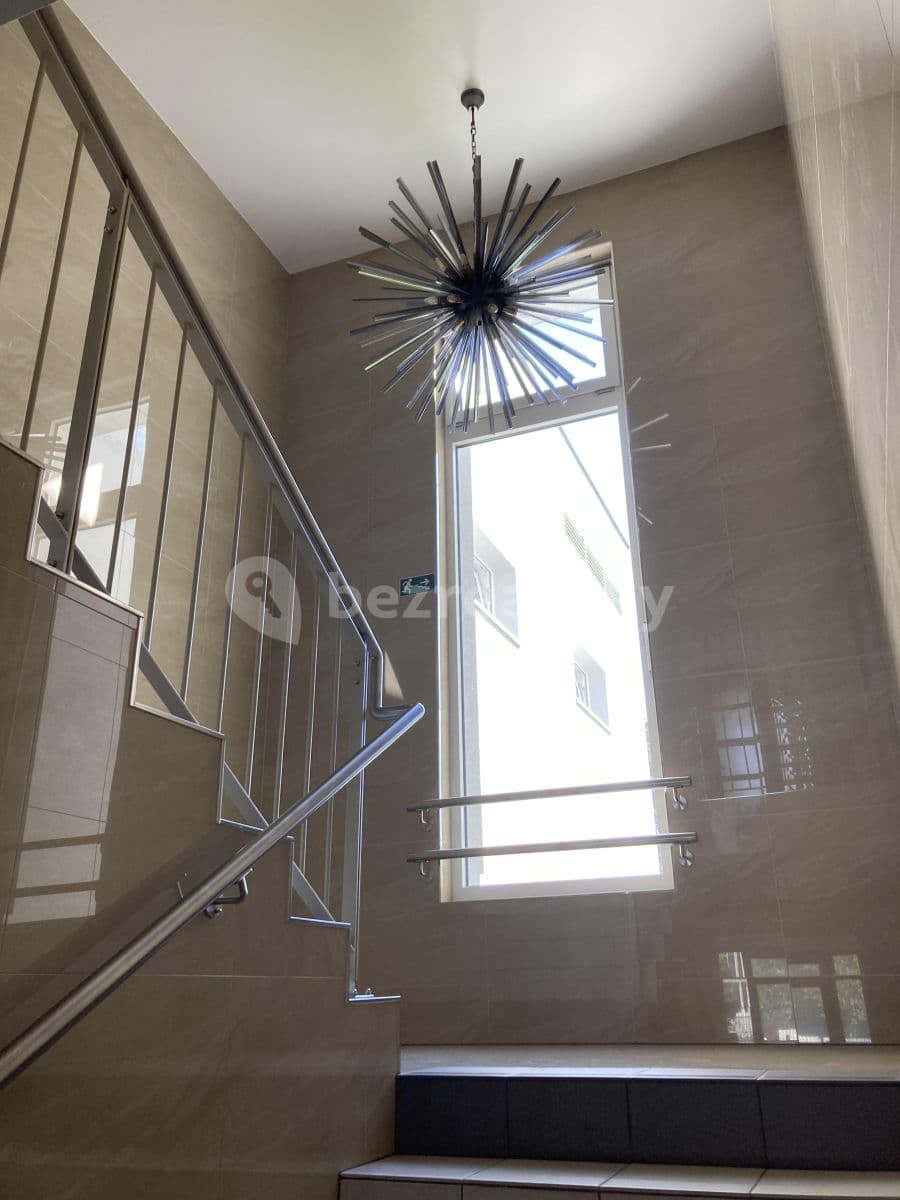 Prenájom bytu 1-izbový 36 m², Lačnovská, Praha, Praha Prenájom bytu 1-izbový 36 m², Lačnovská, Praha, Praha