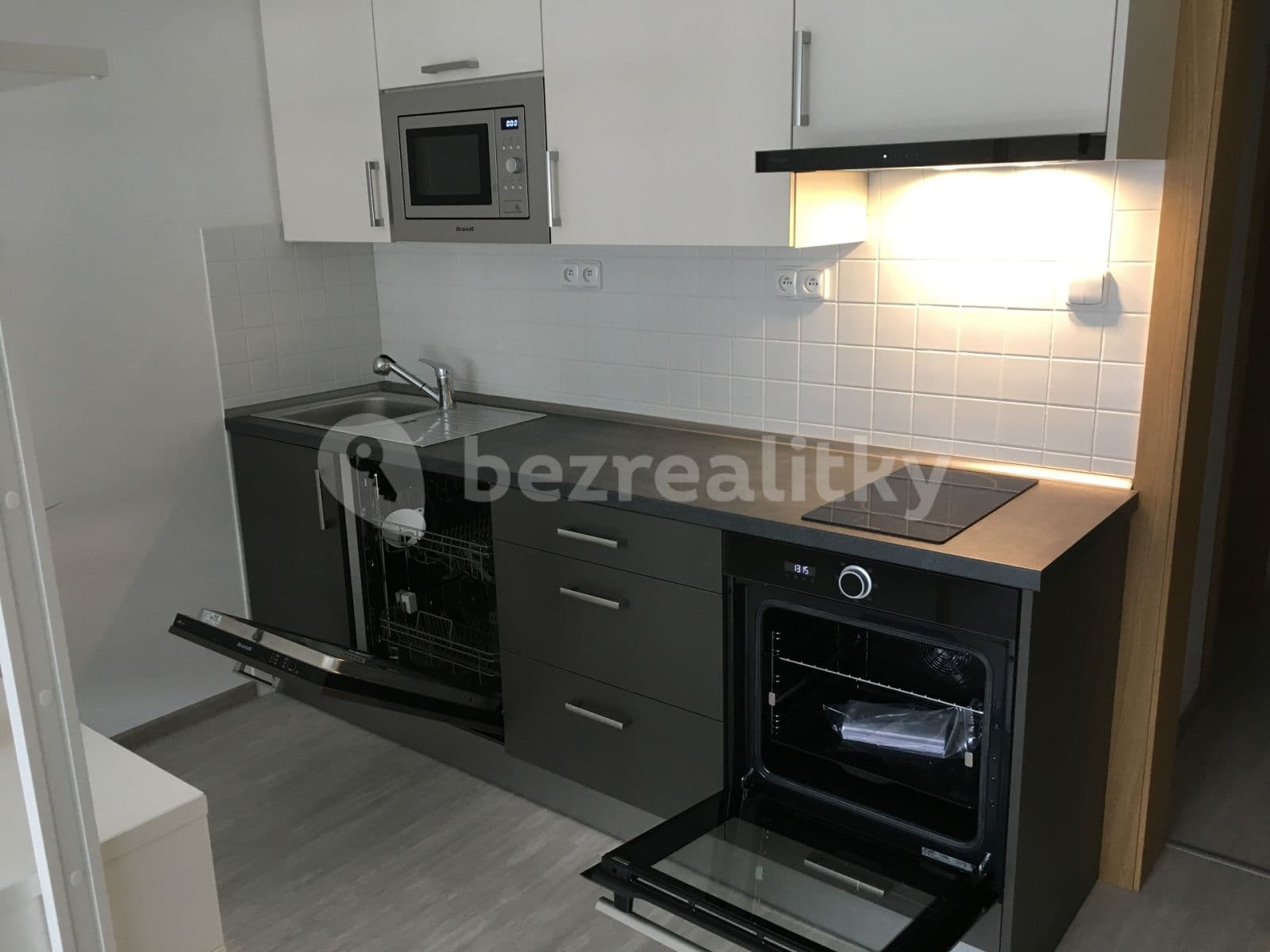 Prenájom bytu 1-izbový 36 m², Lačnovská, Praha, Praha Prenájom bytu 1-izbový 36 m², Lačnovská, Praha, Praha